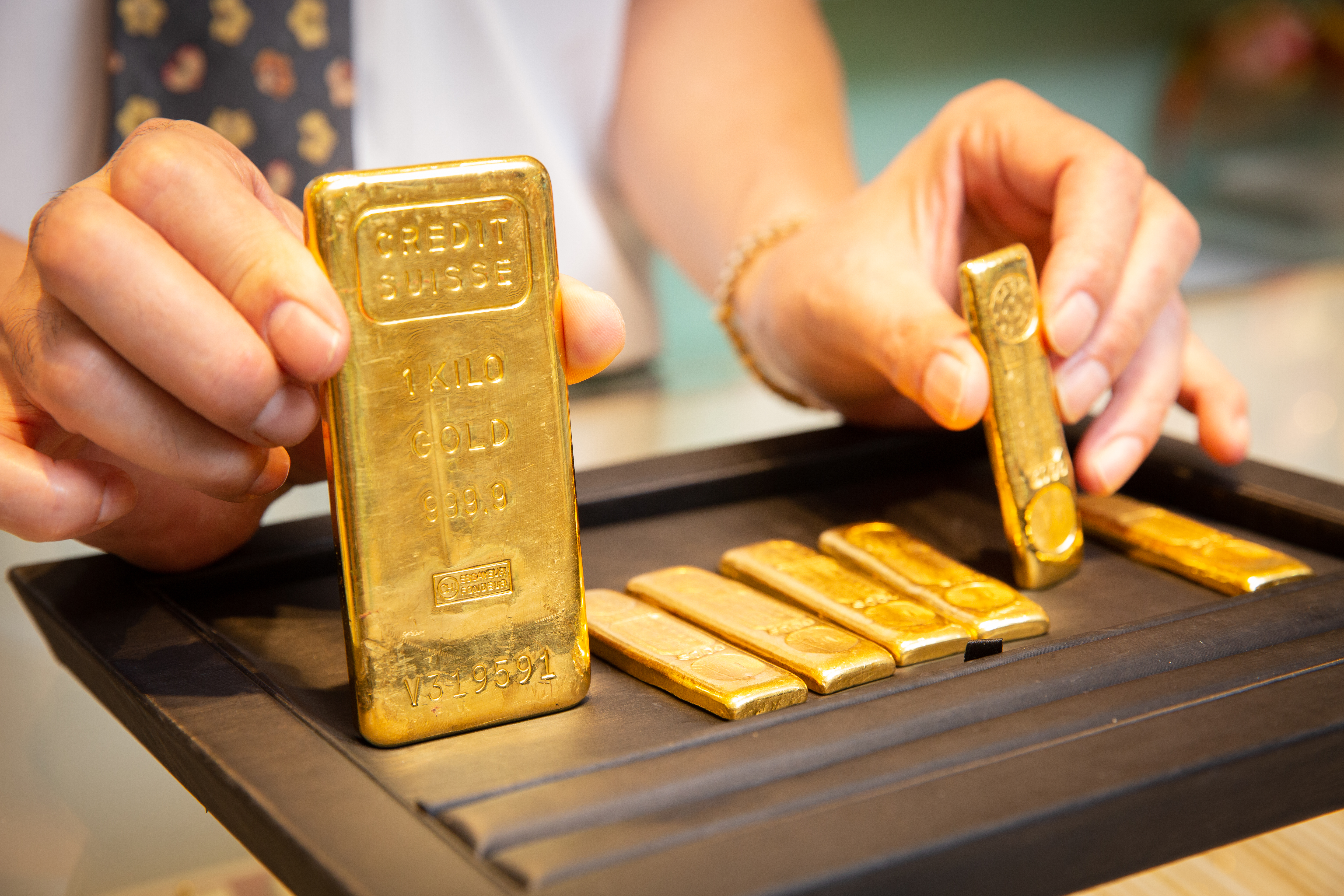 降息預期及弱美元趨勢，黃金持續走高。