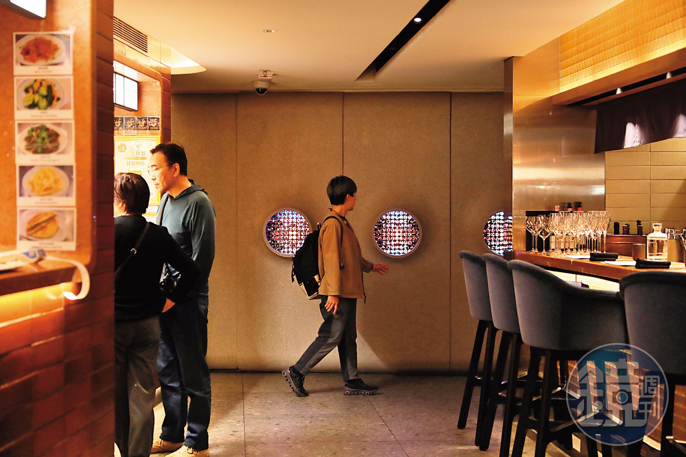 「Artifact Bar」隱藏在怡和大廈美食街的不起眼角落。