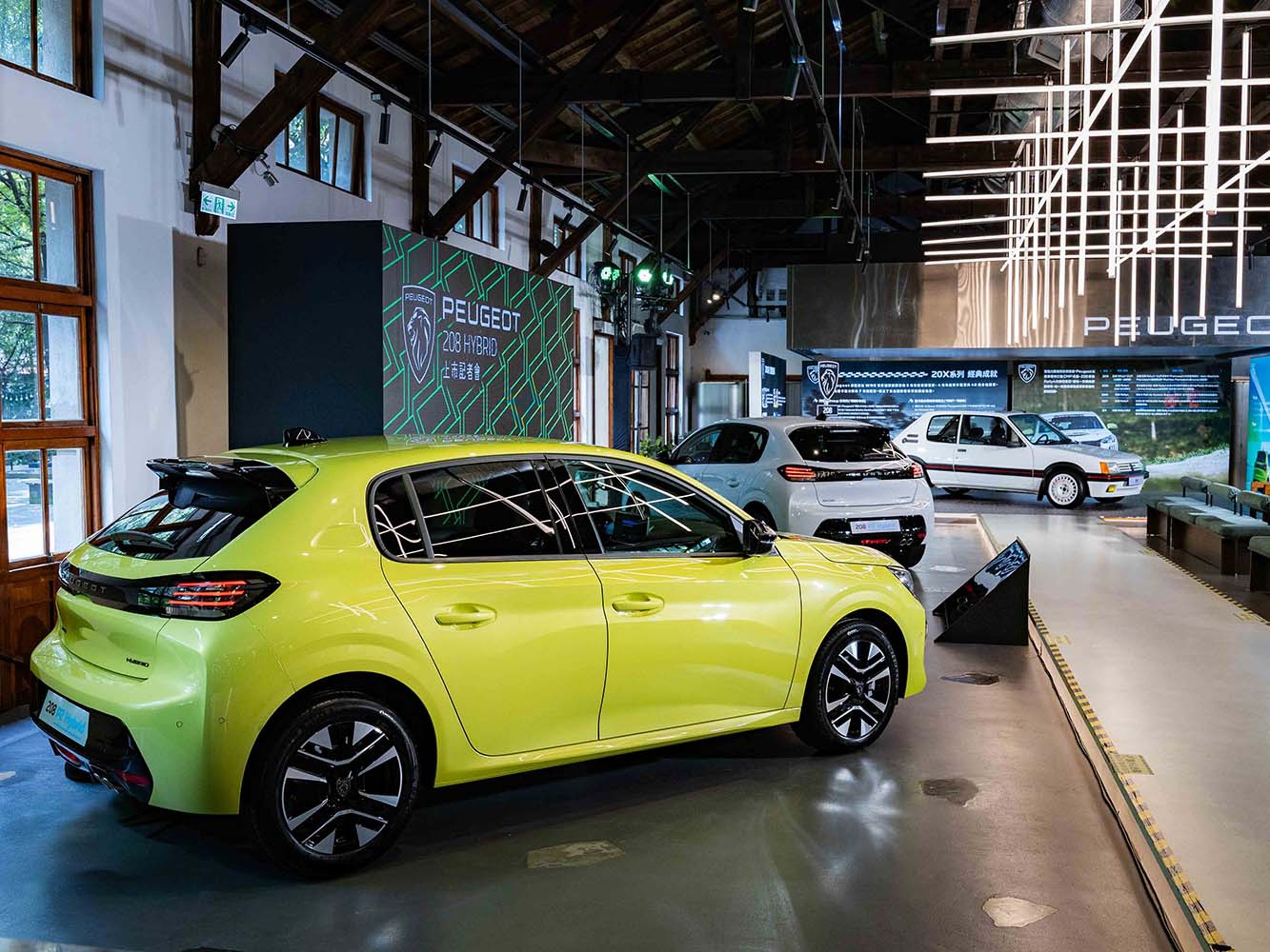 PEUGEOT 208採用單一動力編成，1.2升P2 HYBRID系統可輸出145ps的最大馬力。