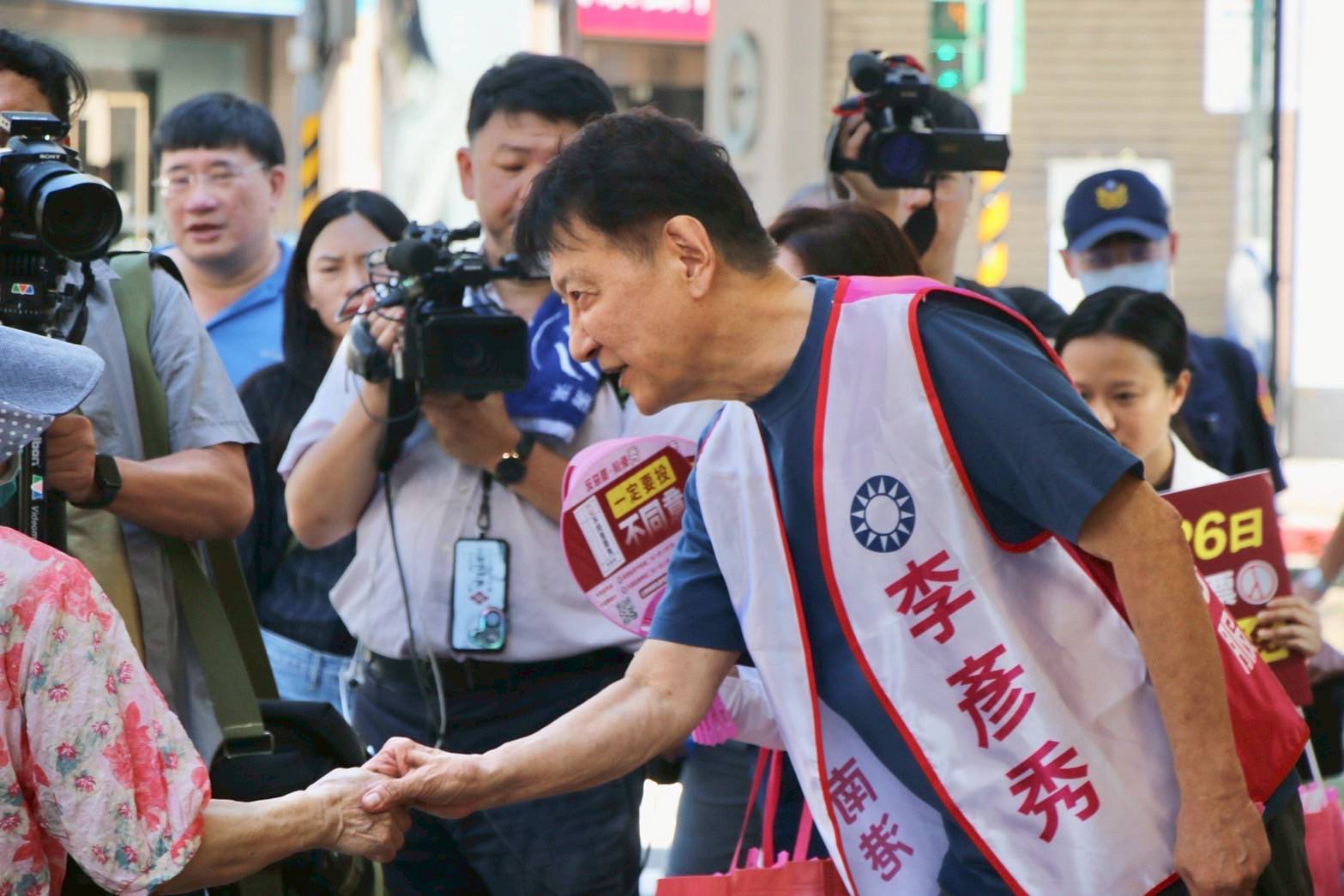 趙少康近日為藍委反罷免積極宣傳。（翻攝自趙少康臉書）