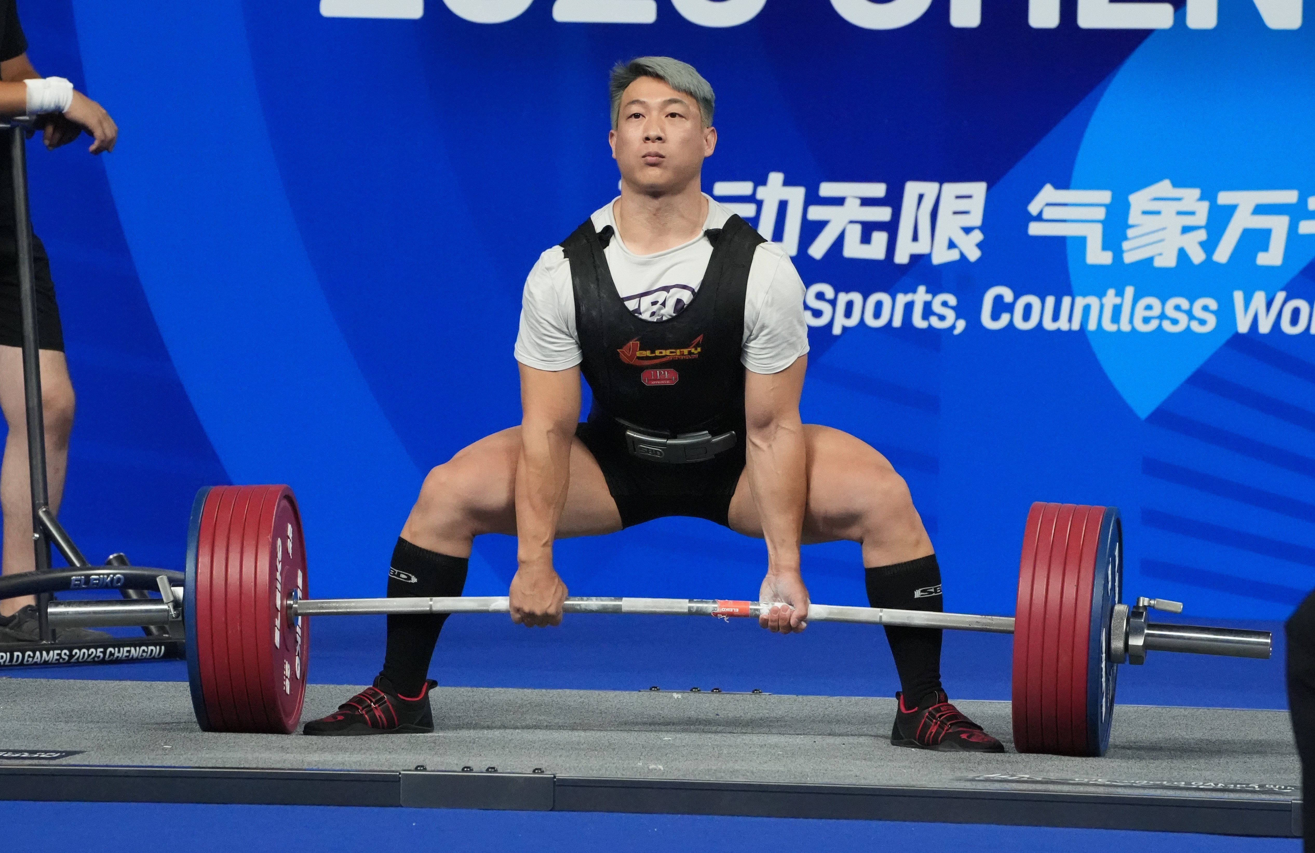 台灣健力好手江凱傑硬舉最後一把直接加15公斤，挑戰成功。（中華奧會提供）