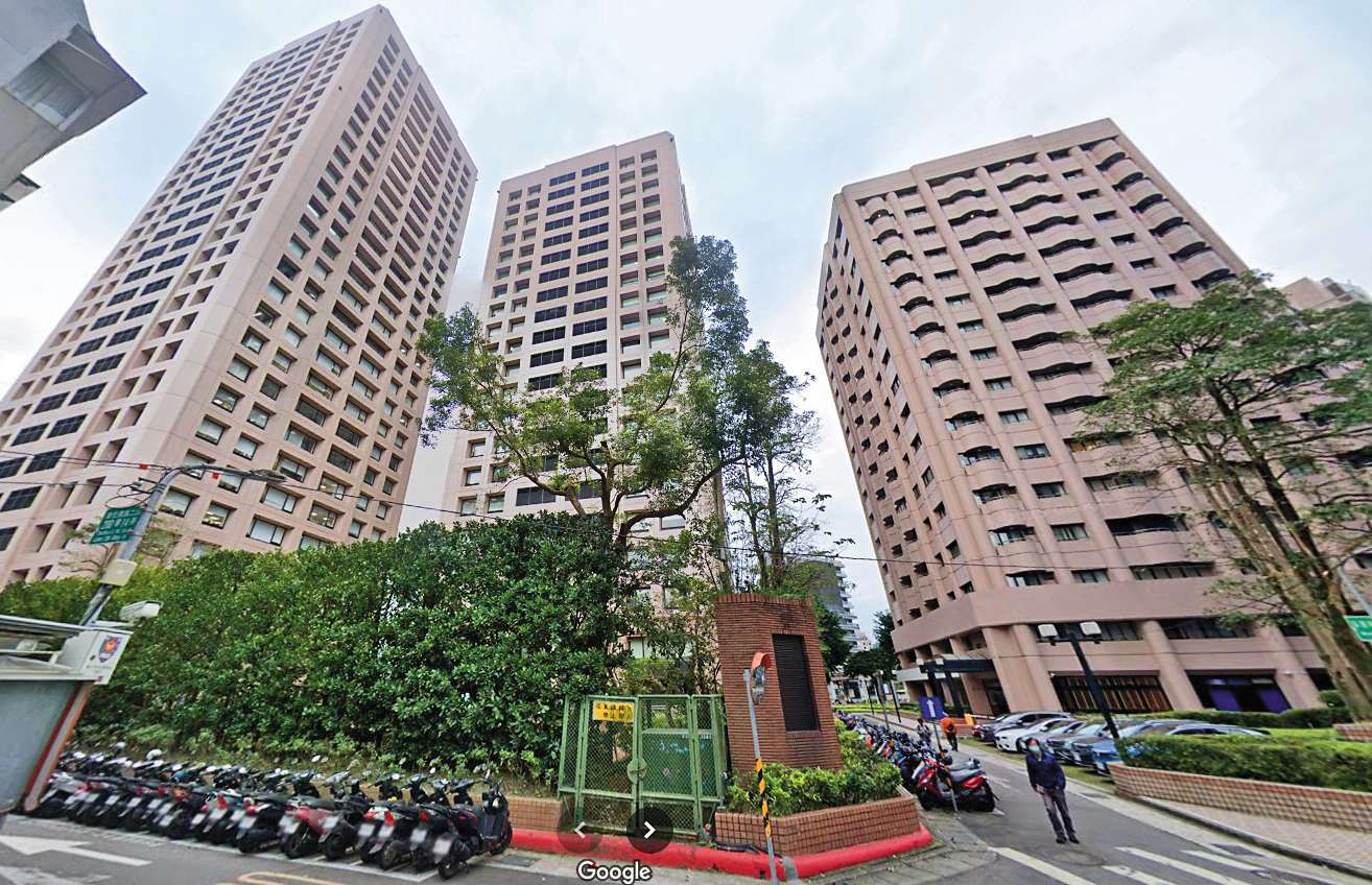 鄭亦麟家境不錯，他從敦化南路與基隆路附近的住家高樓丟出手機滅證，仍遭檢調識破。（翻攝Google Maps）