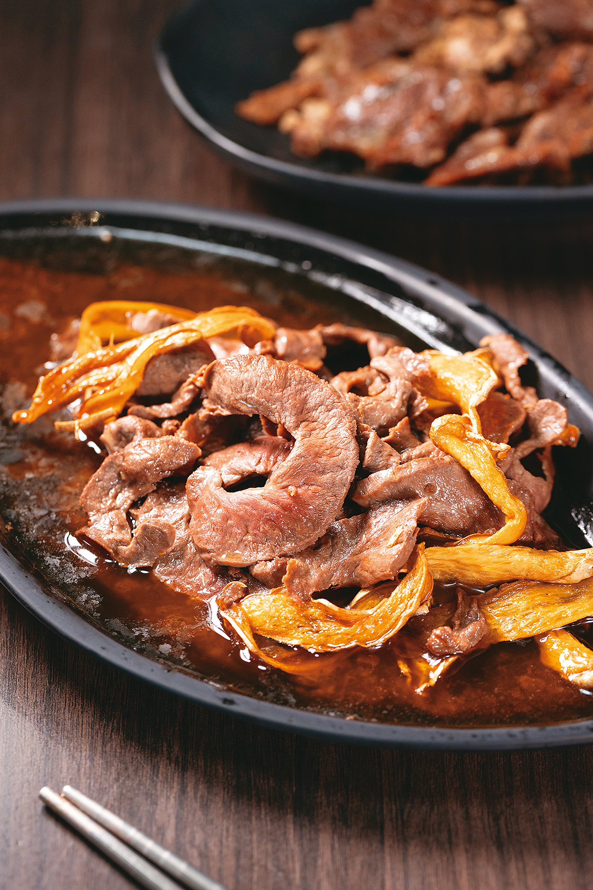 這裡也有牛肉料理,換個口味點「麻油牛心」也十分鮮嫩。(200元/小份、300元/大份)