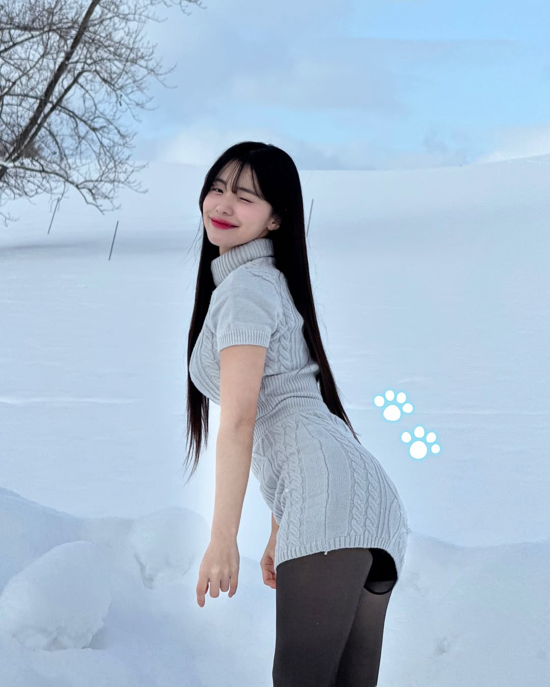 李多慧不畏寒冷大秀黑絲襪,這腿不是普通的粗勇…致上大寫的RESPECT!(翻攝自李多慧IG)