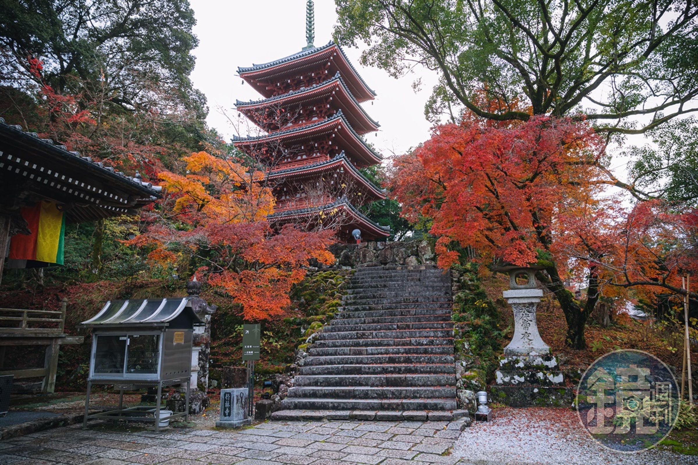酒紅色的五重塔是竹林寺的地標。