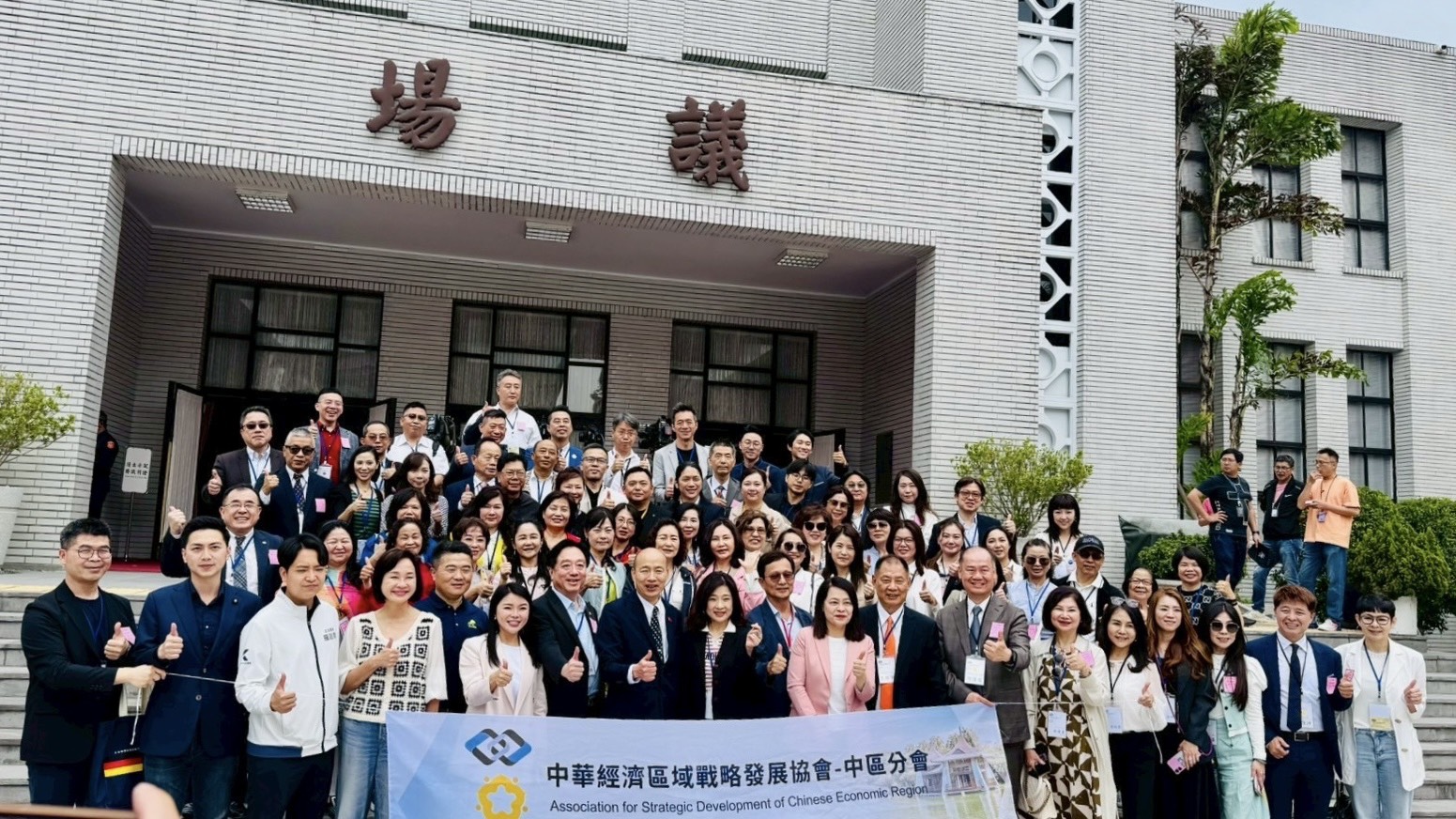 經戰會會長何修榕率中小企業走進立法院 與院長韓國瑜、張嘉郡等立委親自交流傾聽基層聲音