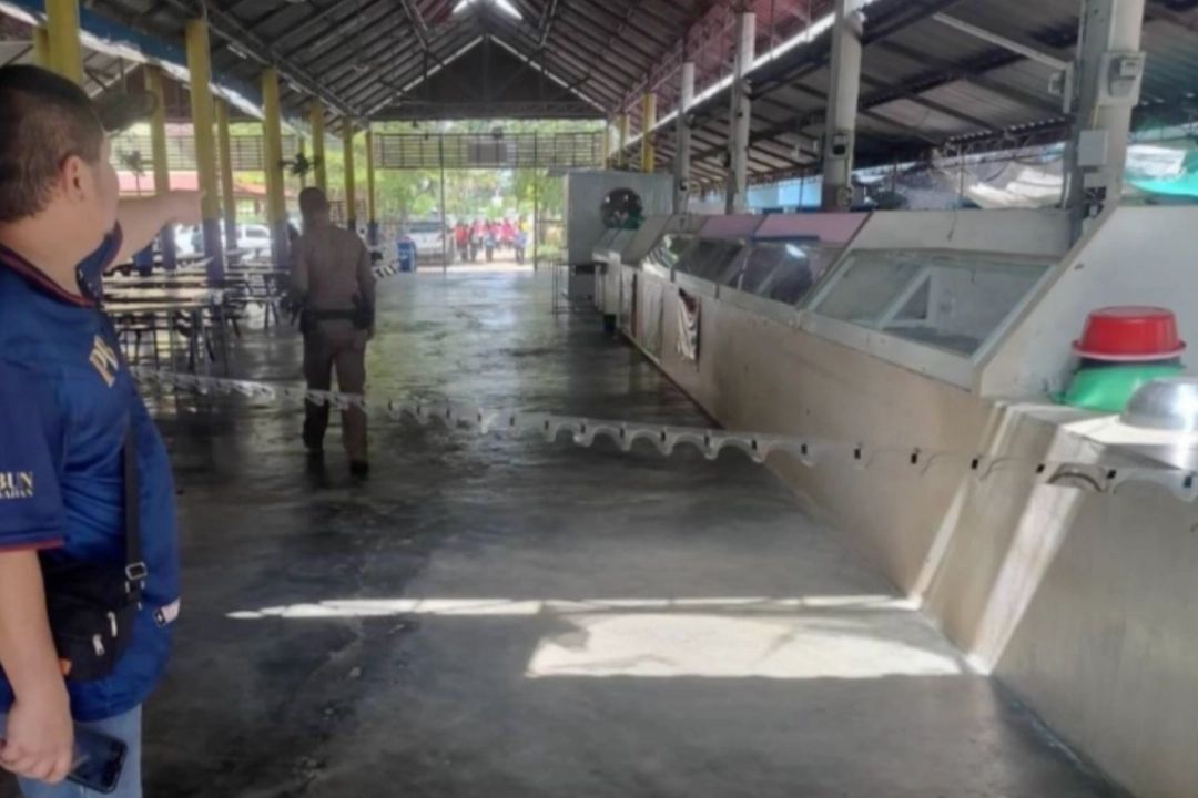 血案發生在學校食堂，事發當時正值學生午餐時間。（翻攝自Thairath）