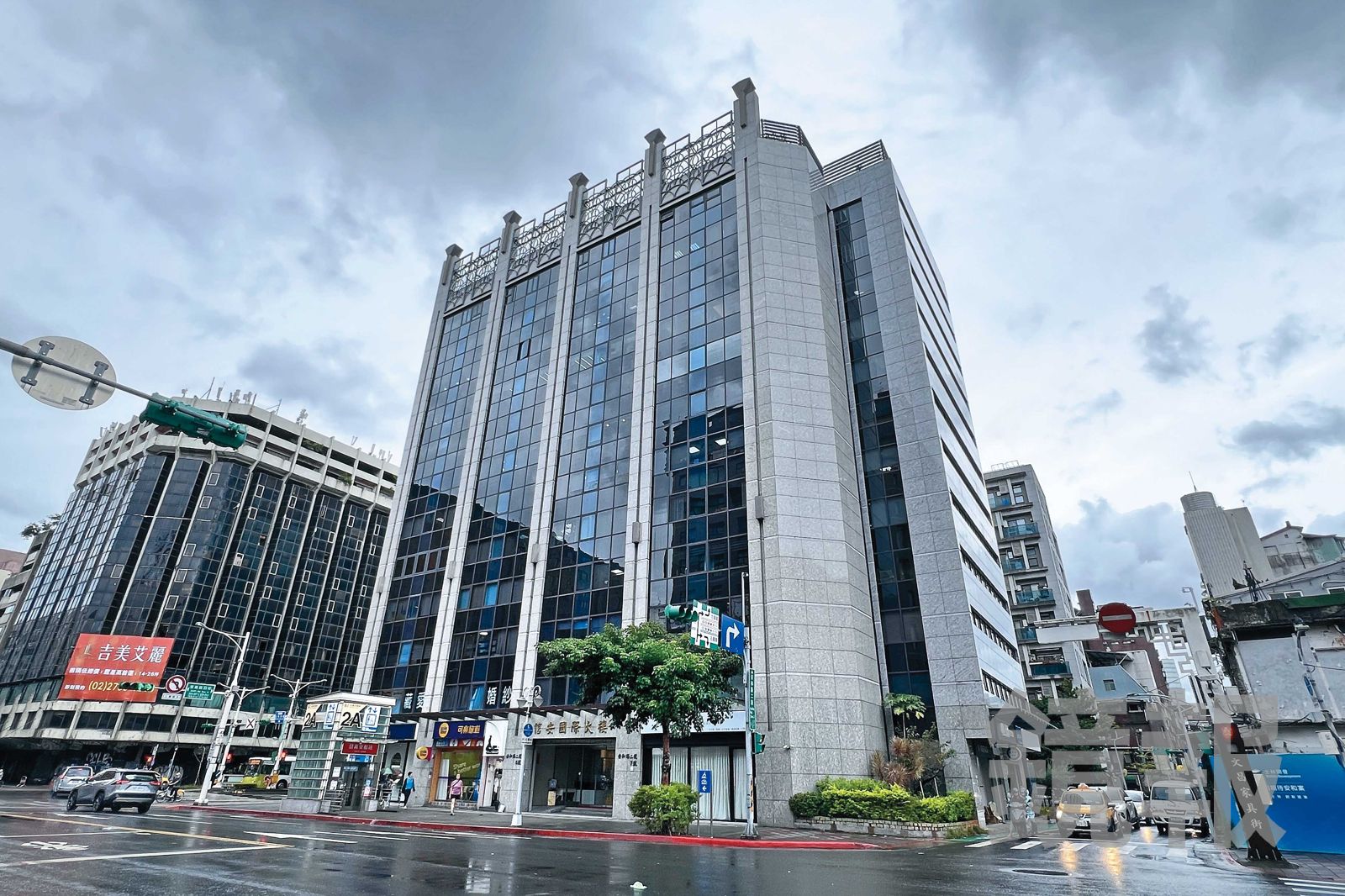 黃國昌因2年條款距卸下立委身分僅剩不到3個月，「陽春黨主席」3大困境已浮現。（鏡報李智為）