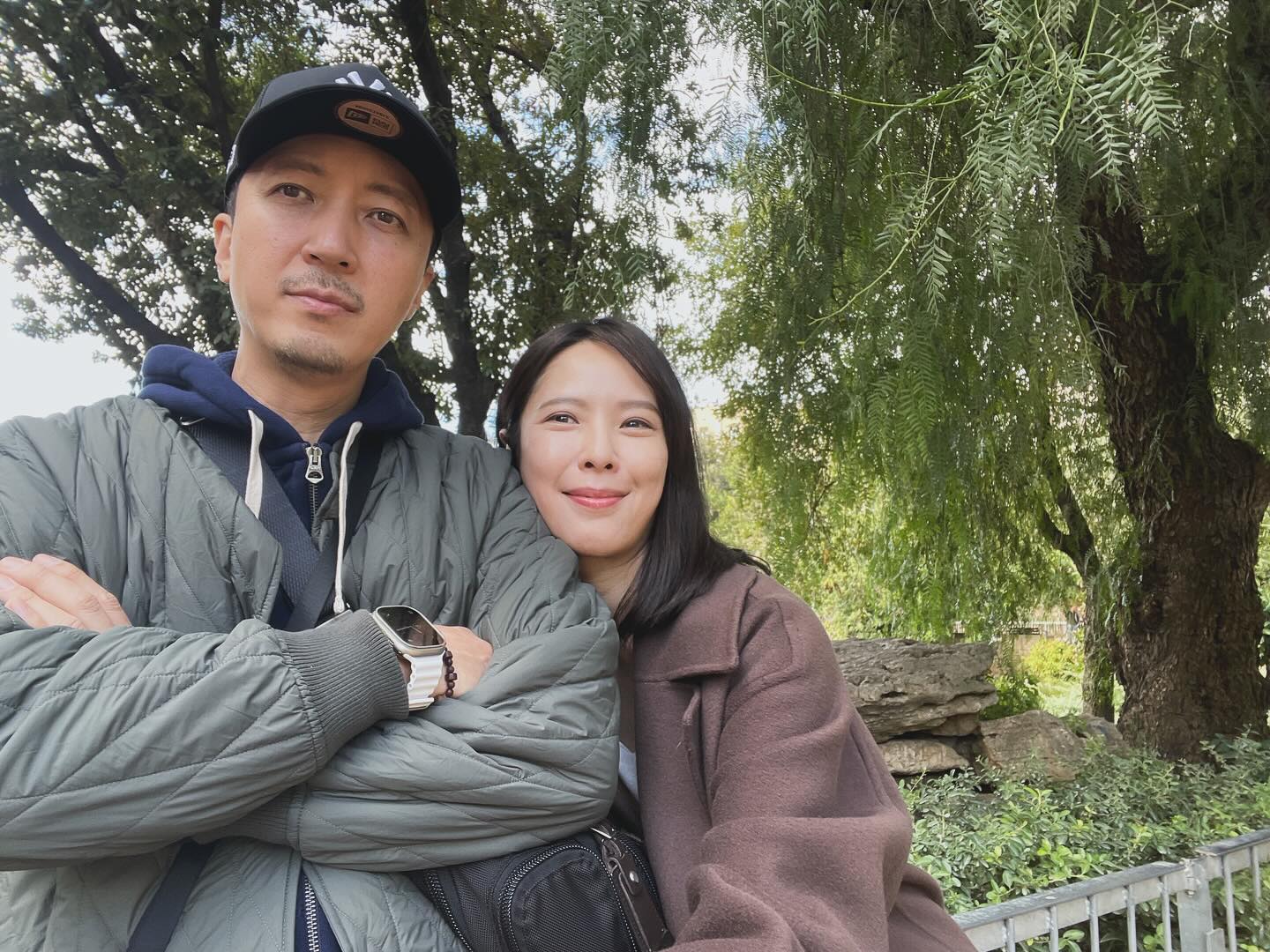 天心(右)與韓國老公金榮敏2016年結婚。(翻攝天心臉書)