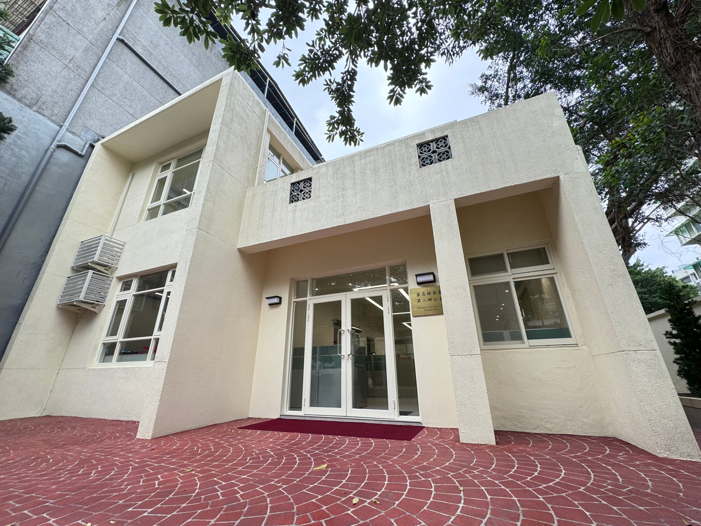 最高檢第二辦公室啟用，法務部長蔡清祥等人共同揭牌。（最高檢提供）