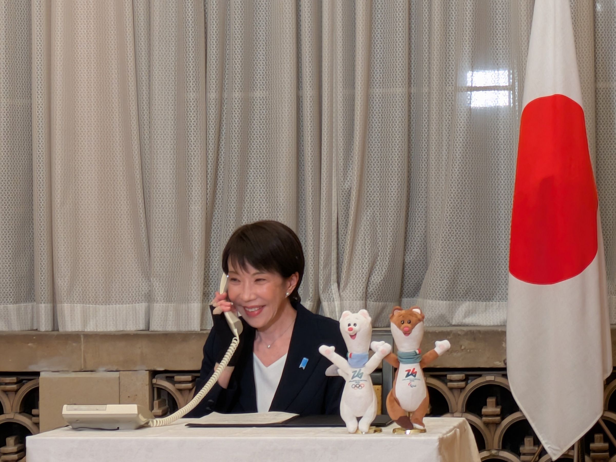 昨夜大選開票期間正值米蘭冬奧賽事,高市早苗老神在在致電恭賀日本代表選手為國爭光。(翻攝自高市早苗X)