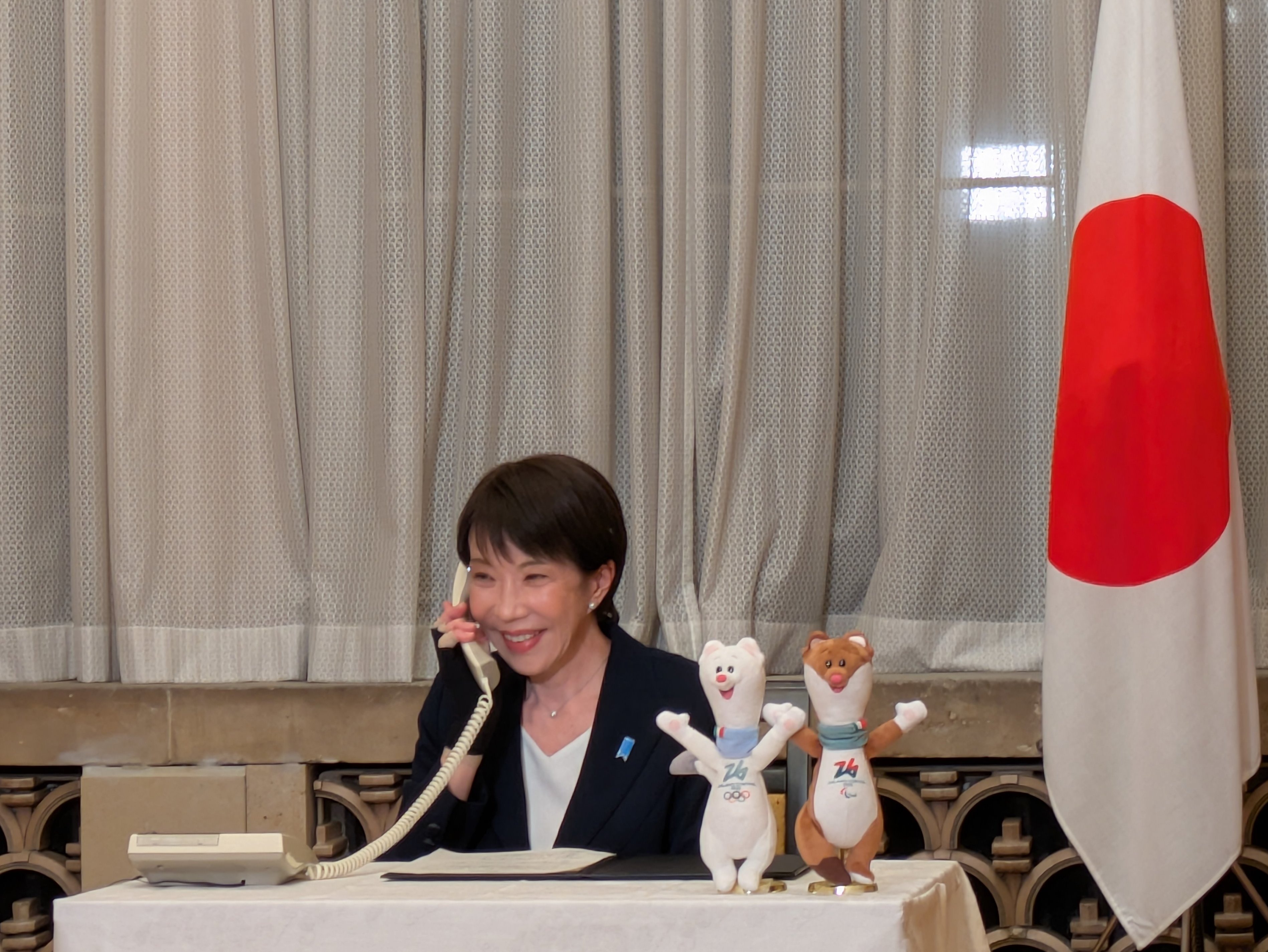 昨夜大選開票期間正值米蘭冬奧賽事，高市早苗老神在在致電恭賀日本代表選手為國爭光。（翻攝自高市早苗X）