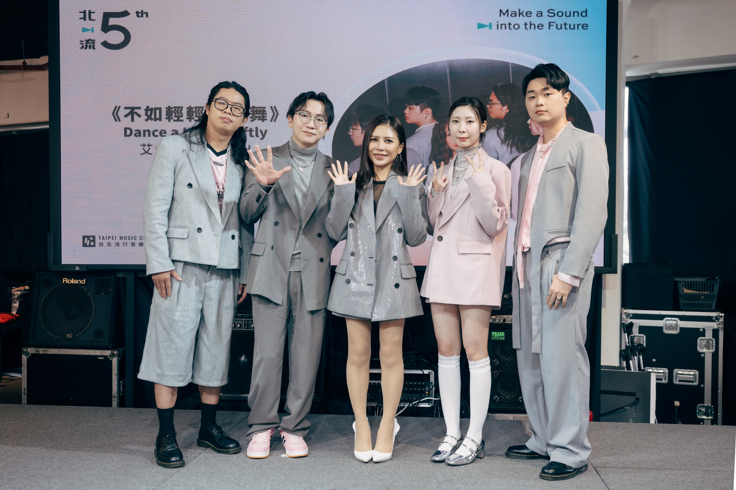 艾怡良(中)現身北流5週年企劃開箱記者會。(台北流行音樂中心提供)