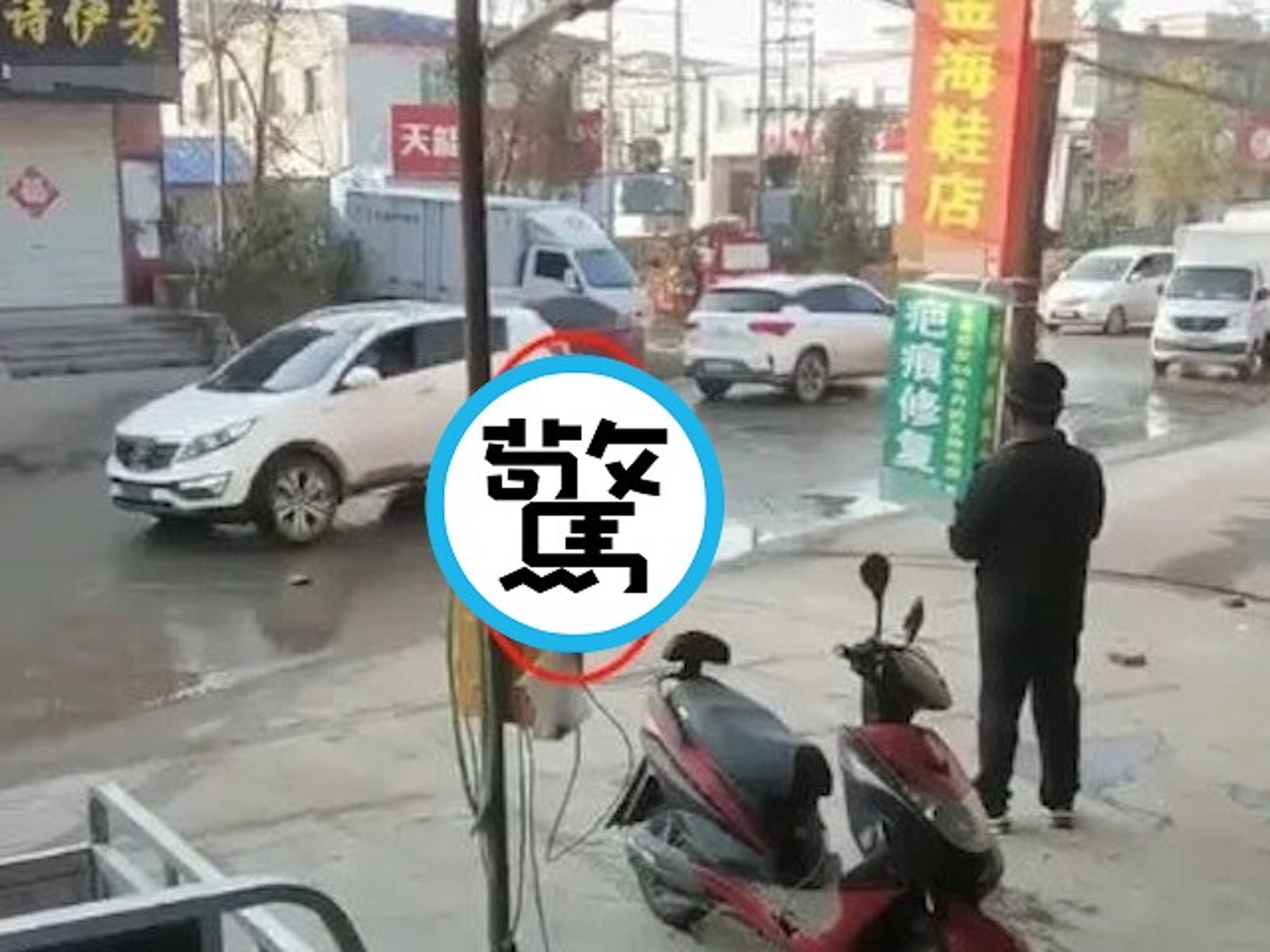 中國怎麼了?女車主把人當垃圾反覆輾壓,又傳多起瘋狂殺人事件。(翻自X平台)