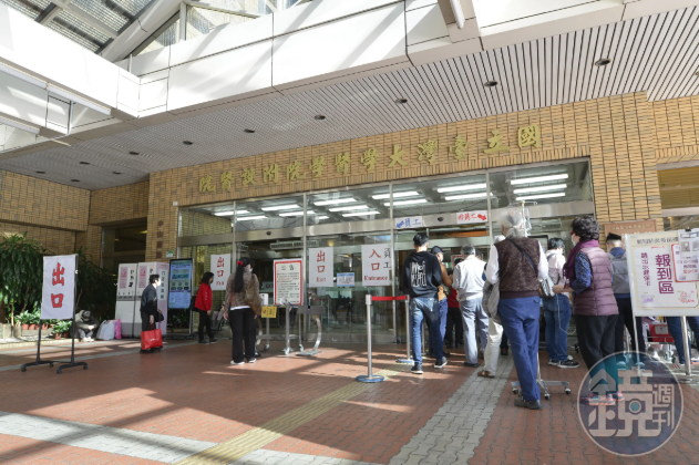 台大醫院婦產部前住院醫師黃信穎趁執勤急診工作性侵就診女子遭判刑，事發時台大婦產部主任陳思原亦涉性騷，至今仍擔任台灣婦產科醫學會理事長。（本刊資料照）