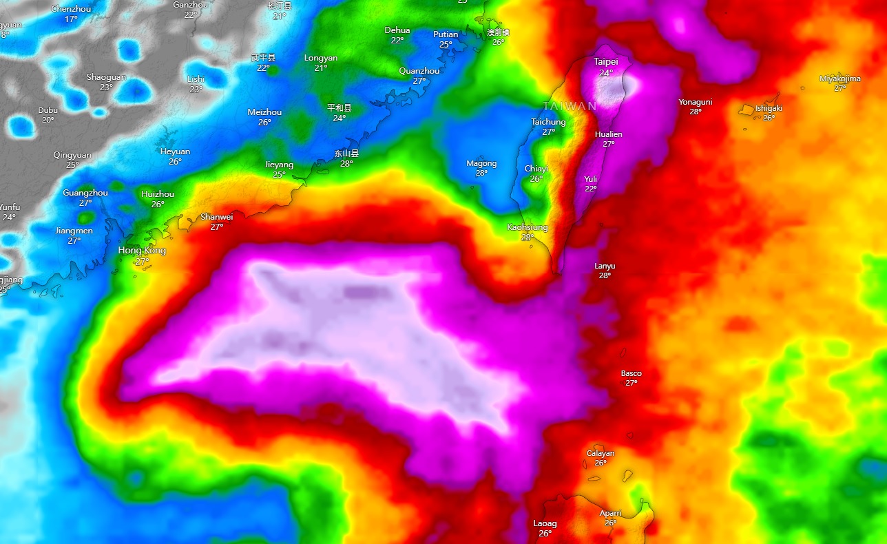 天氣粉專今po文示警，不過無論「颱風」怎麼走，這波強降雨是免不了的，基隆北海岸、宜蘭、花蓮劇烈降雨訊號相當明確。（翻攝臉書／台灣颱風論壇｜天氣特急）