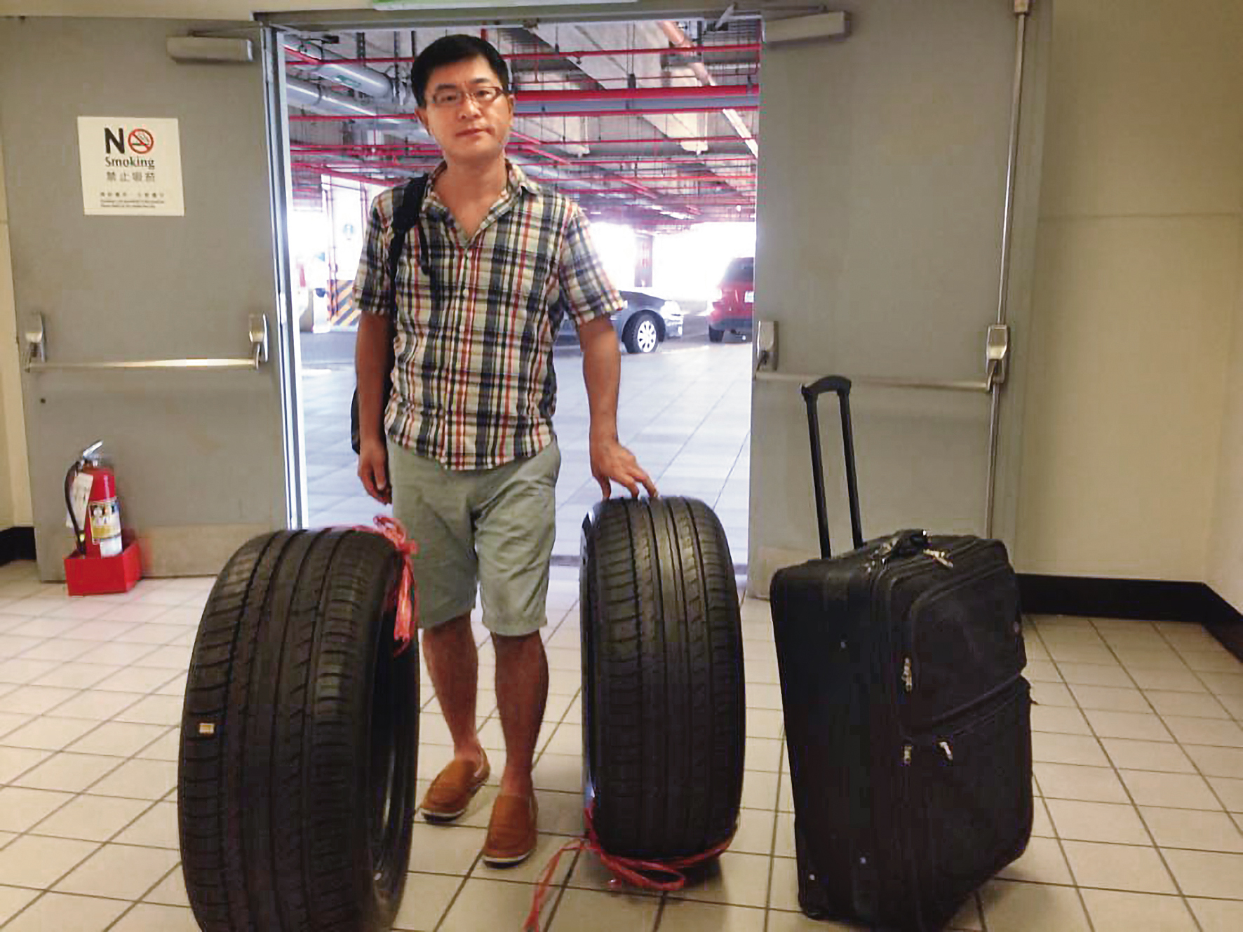 黃紀彰常往返台、帛從事土地投資生意，又擁2地政商人脈，被害人不疑有他，因此受騙上當。（翻攝黃紀彰臉書）