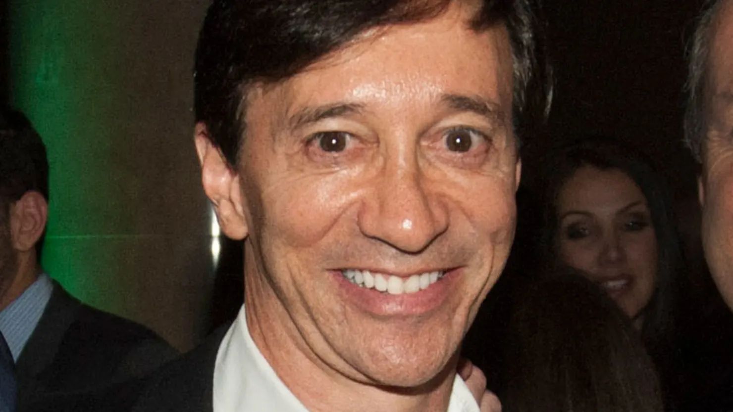 華爾街金融大亨魯賓被控私設性愛地牢，性虐數十名被害人。（翻攝X@esq_sanders）