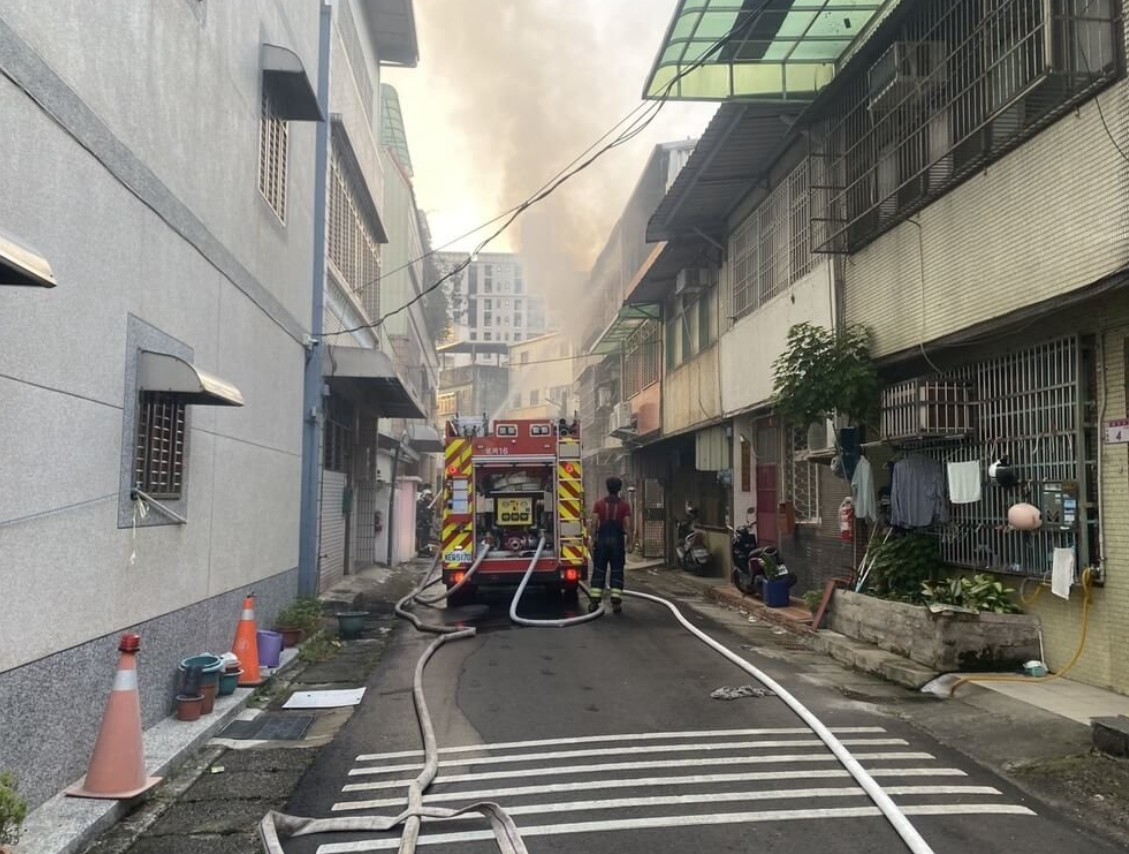 桃園中壢民宅惡火5死。（翻攝畫面）