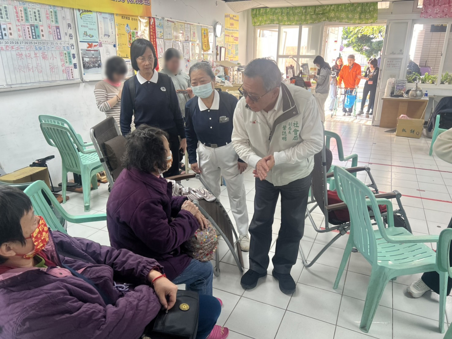 台南楠西、玉井地區陸續傳出災情，慈濟台南善化聯絡處抵達楠西區公所與災害現場提供協助。（慈濟基金會提供）