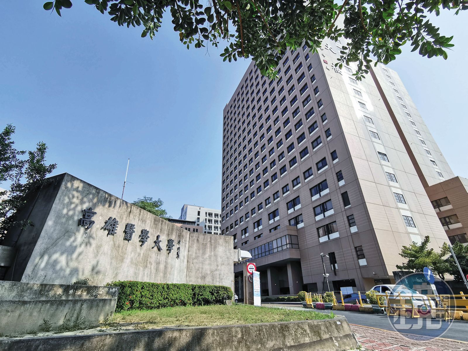 高雄醫學大學(圖)董事長陳建志,驚爆與高醫大體系的馮明珠外遇同居。