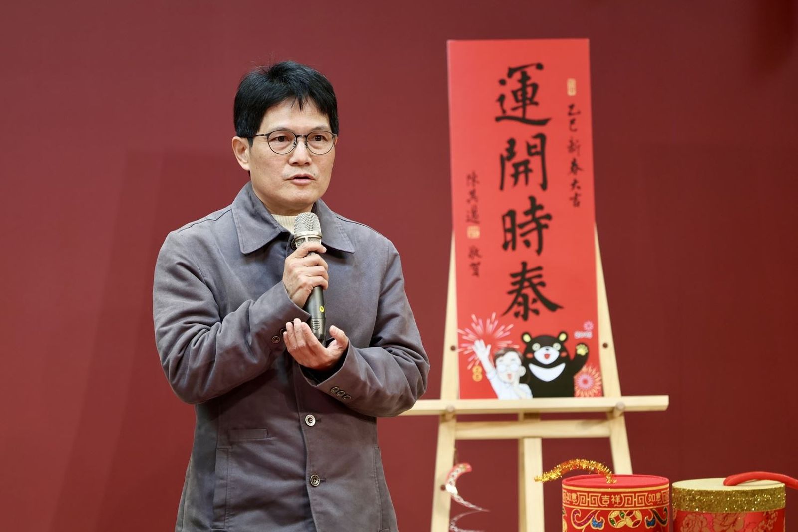 高市府「運開時泰」春聯由書法家陳民芳題字。(高市府提供)