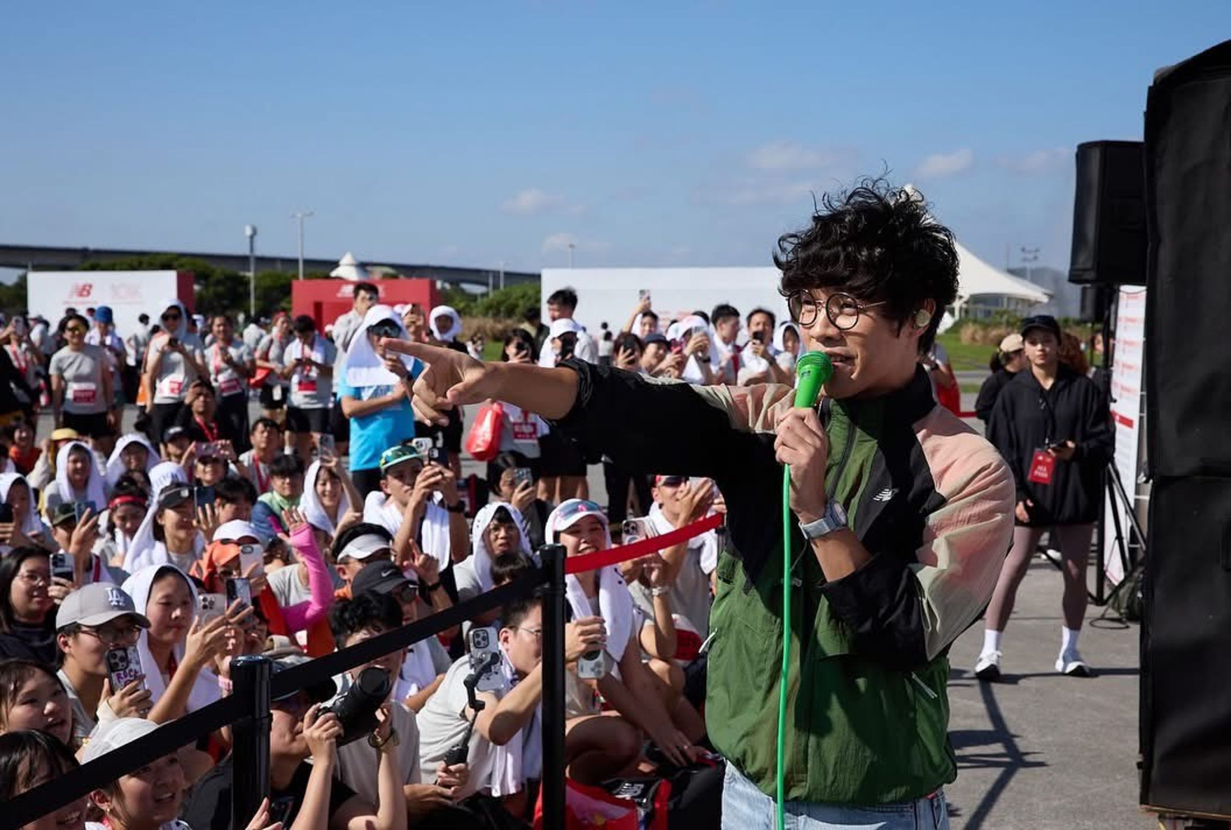 盧廣仲完整把生活場景唱入歌裡。(圖/翻攝自盧廣仲臉書)