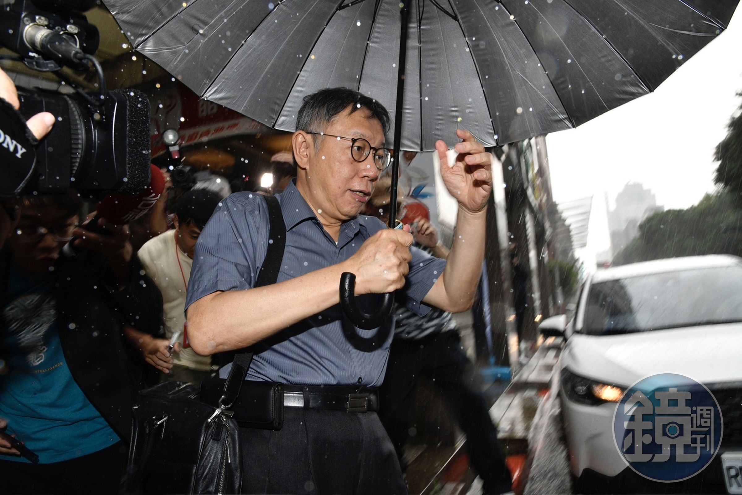 民眾黨主席柯文哲深陷政治獻金申報不實風暴。