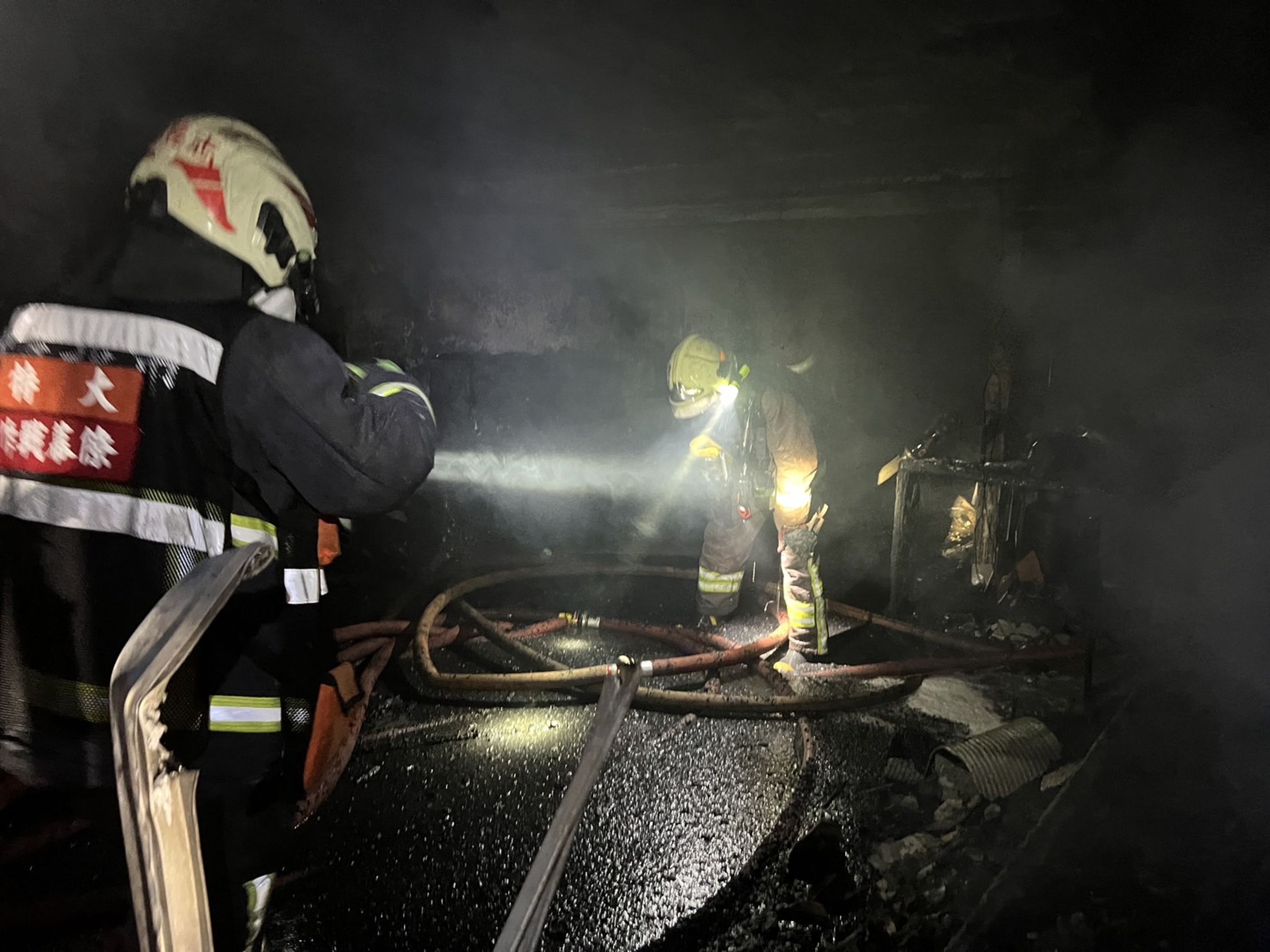 新北市土城區一處民宅今晨發生火警,造成3人死亡。(翻攝臉書「新北消防發爾麵」)