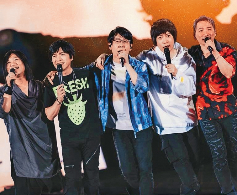 陳嘉樺（Ella）在五月天演唱會上合唱S.H.E經典歌曲〈五月天〉也涉版權問題。（陳嘉樺臉書）