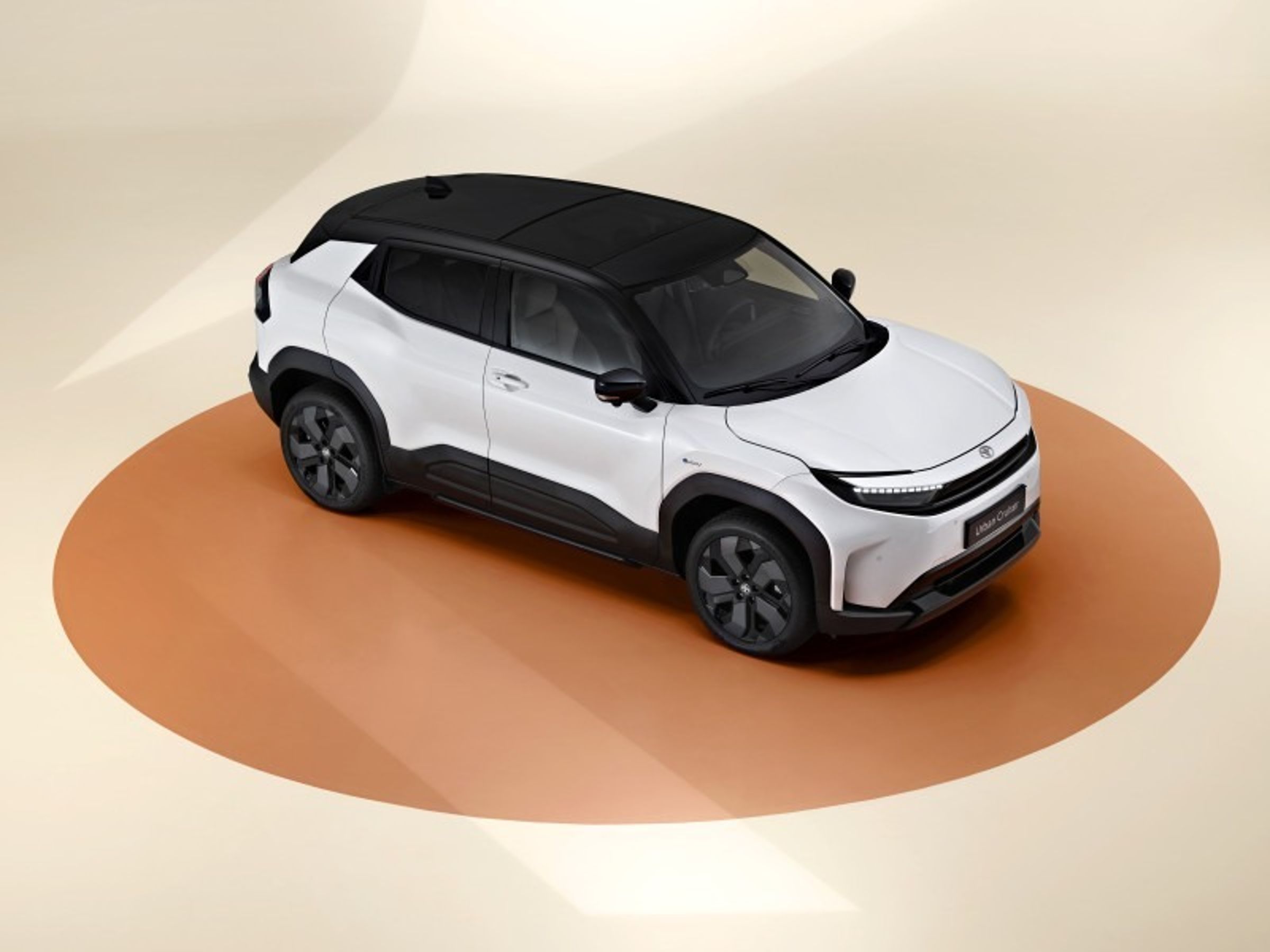 Toyota日前正式公開全新電動跨界車「Urban Cruiser」,這是繼 bZ4X 之後推出的第二款純電動車型,並由 Toyota 與 Suzuki 共同開發。