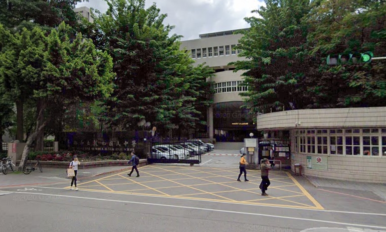 台北市教育局1日表示，因應山陀兒颱風來襲，自今日18時起，將開放77校提供民眾停車。圖為北市敦化國中。（翻攝自google maps）