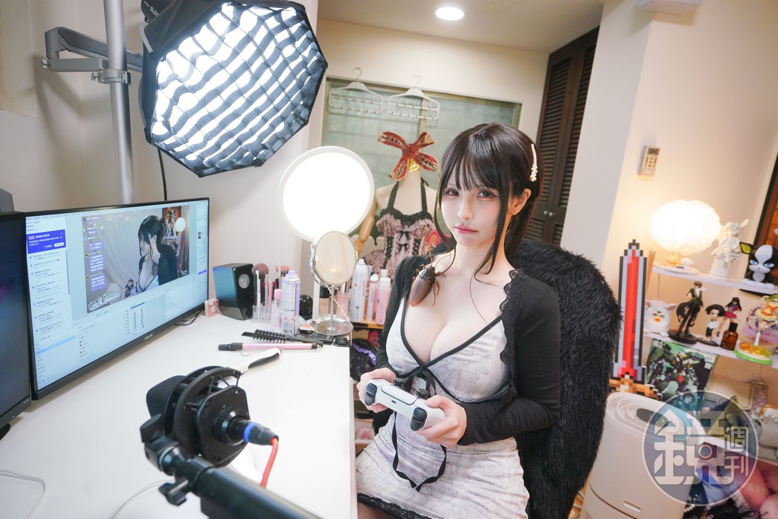 最胸coser2/不捨比她窮的人花大錢抖內 她不開抖內 憑人氣靠工商賺錢年收2百萬