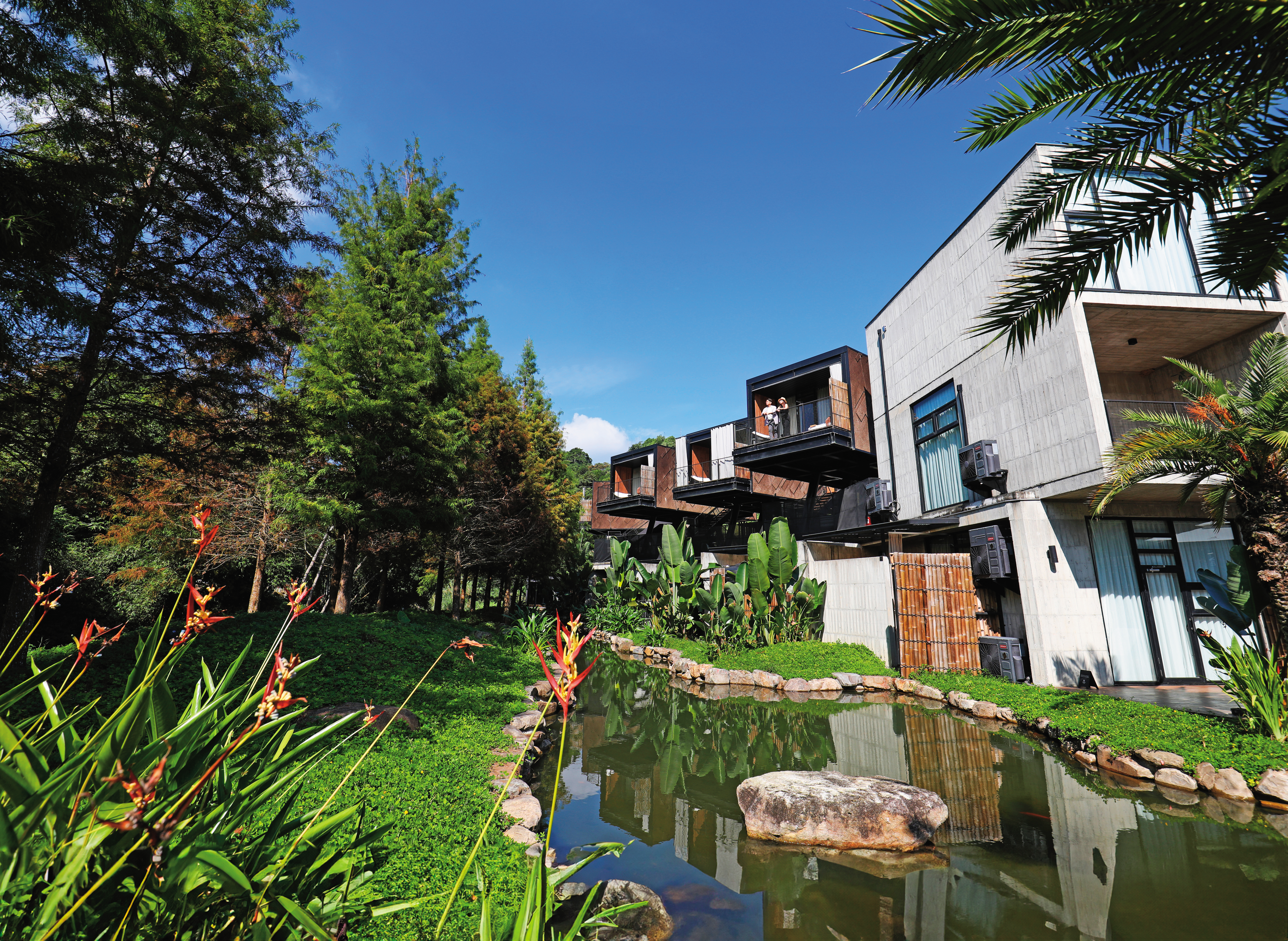 「遊獵行腳」剛開幕就被冠上「全台最貴Villa」稱號，開窗可見被落羽河道及蘋婆、鳥蕉、蔓榕包圍的蓊鬱綠意。