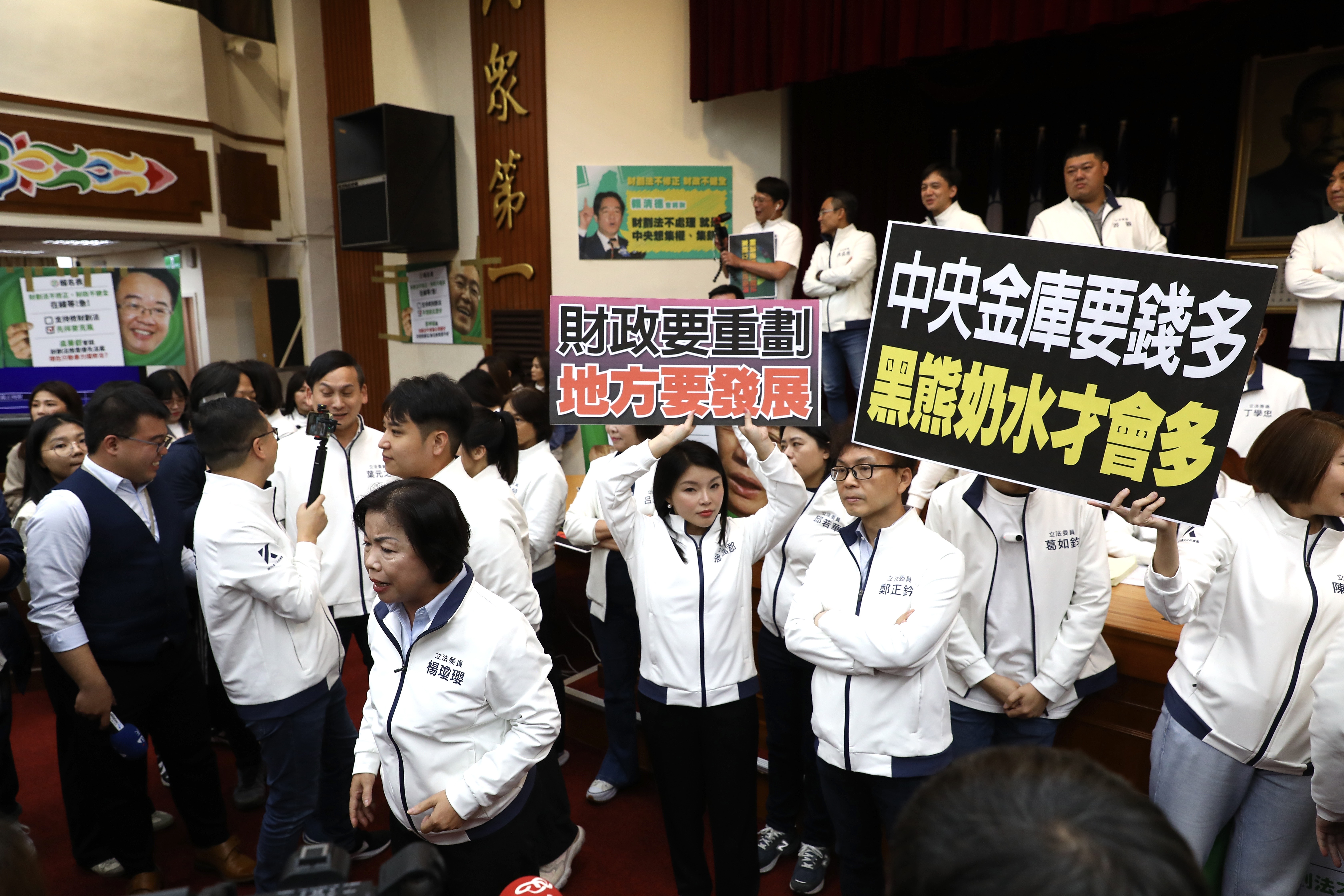 藍白去年聯手強力修正《財政收支劃分法》。（本刊資料照）