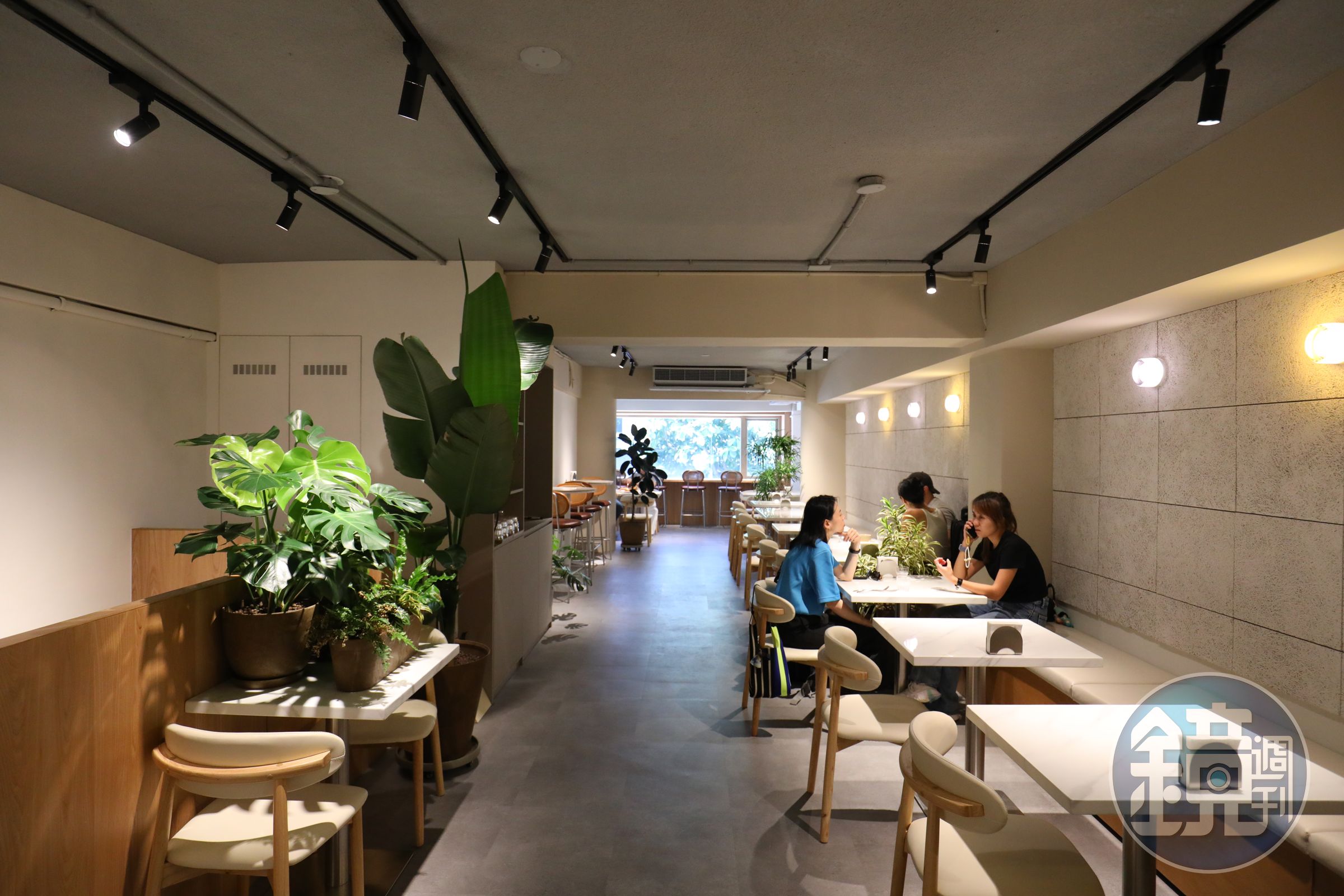走上二樓便可以悠閒享用現做三明治或早午餐。