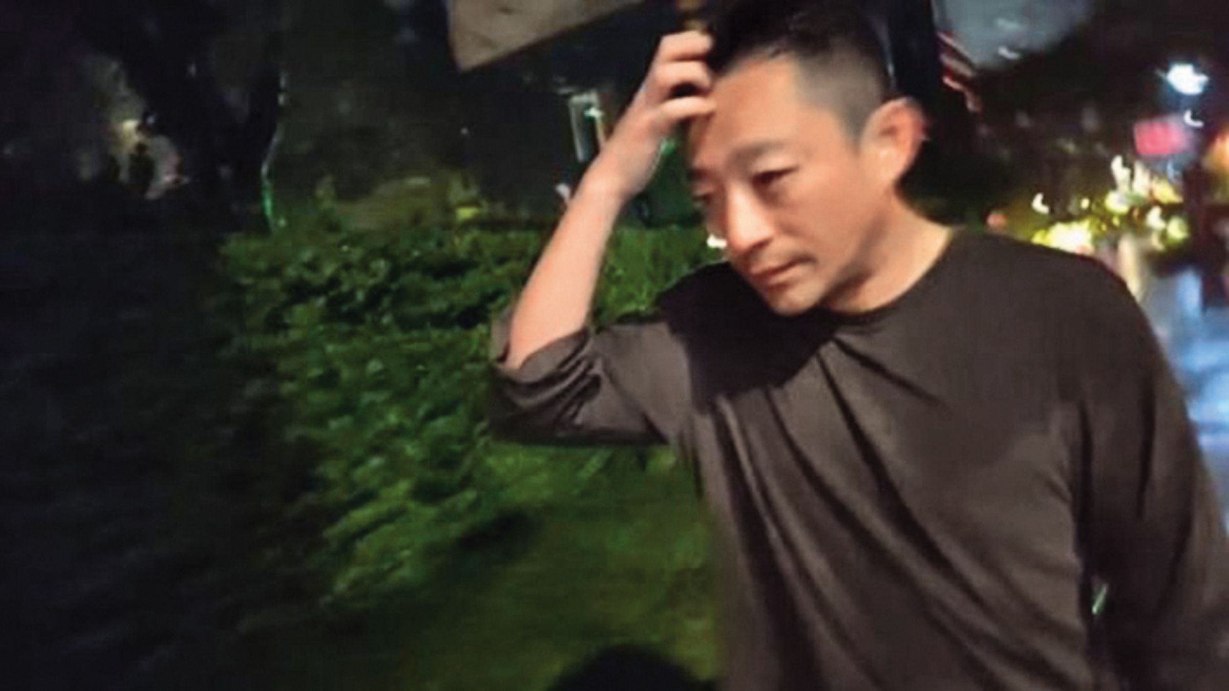 感謝天公作美，汪小菲這幾天都能雨神同行，苦情加倍。（翻攝自網路）
