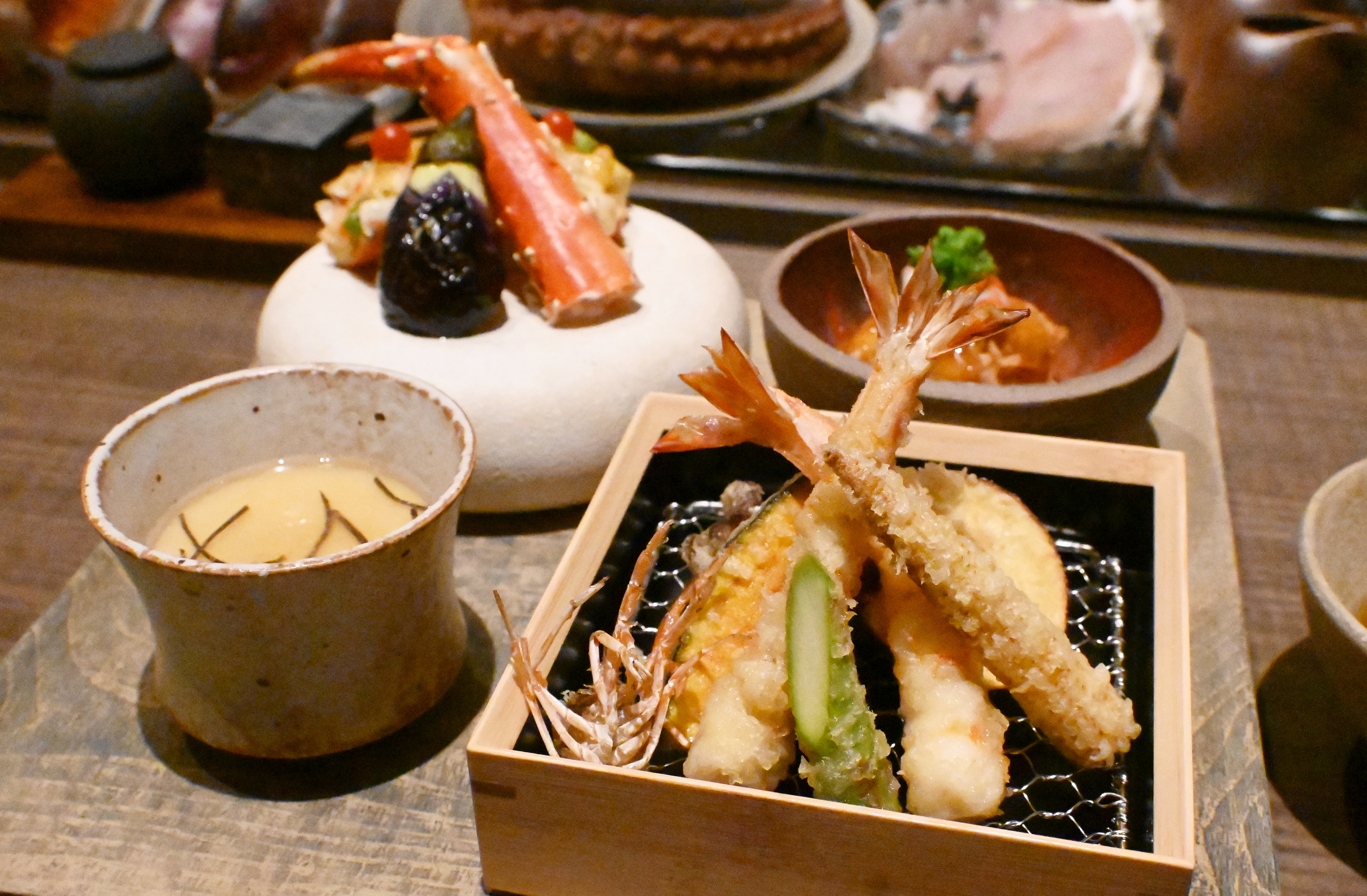 宮古島瑰麗酒店將自然風味躍上餐桌，從鮮美海鮮、時令蔬菜到宮古和牛，每一道料理都細膩展現島嶼風土。