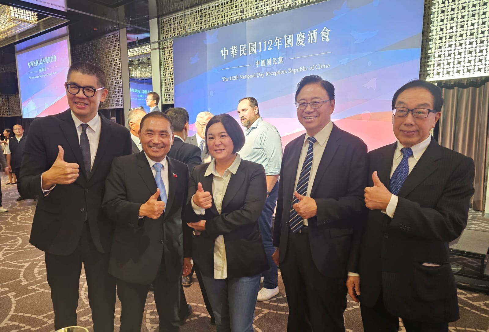 連勝文（左起）、侯友宜、陳玉珍、張善政等人出席中國國民黨112年國慶酒會。（翻攝連勝文臉書）