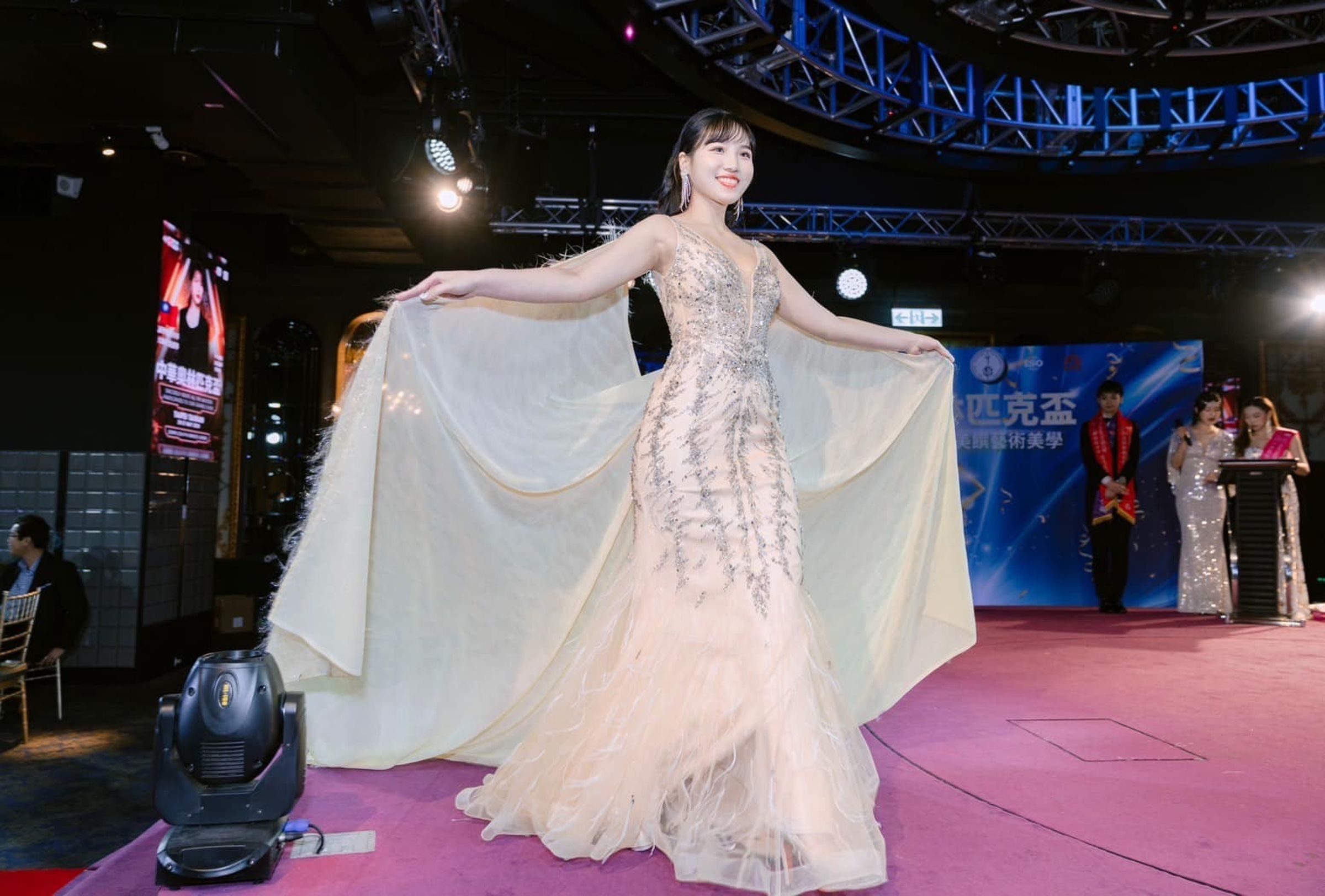 國防部藝工隊一兵謝易潔在2024中華奧林匹克盃選美比賽中脫穎而出，獲得選美冠軍頭銜。（翻攝自國防部藝工隊臉書）