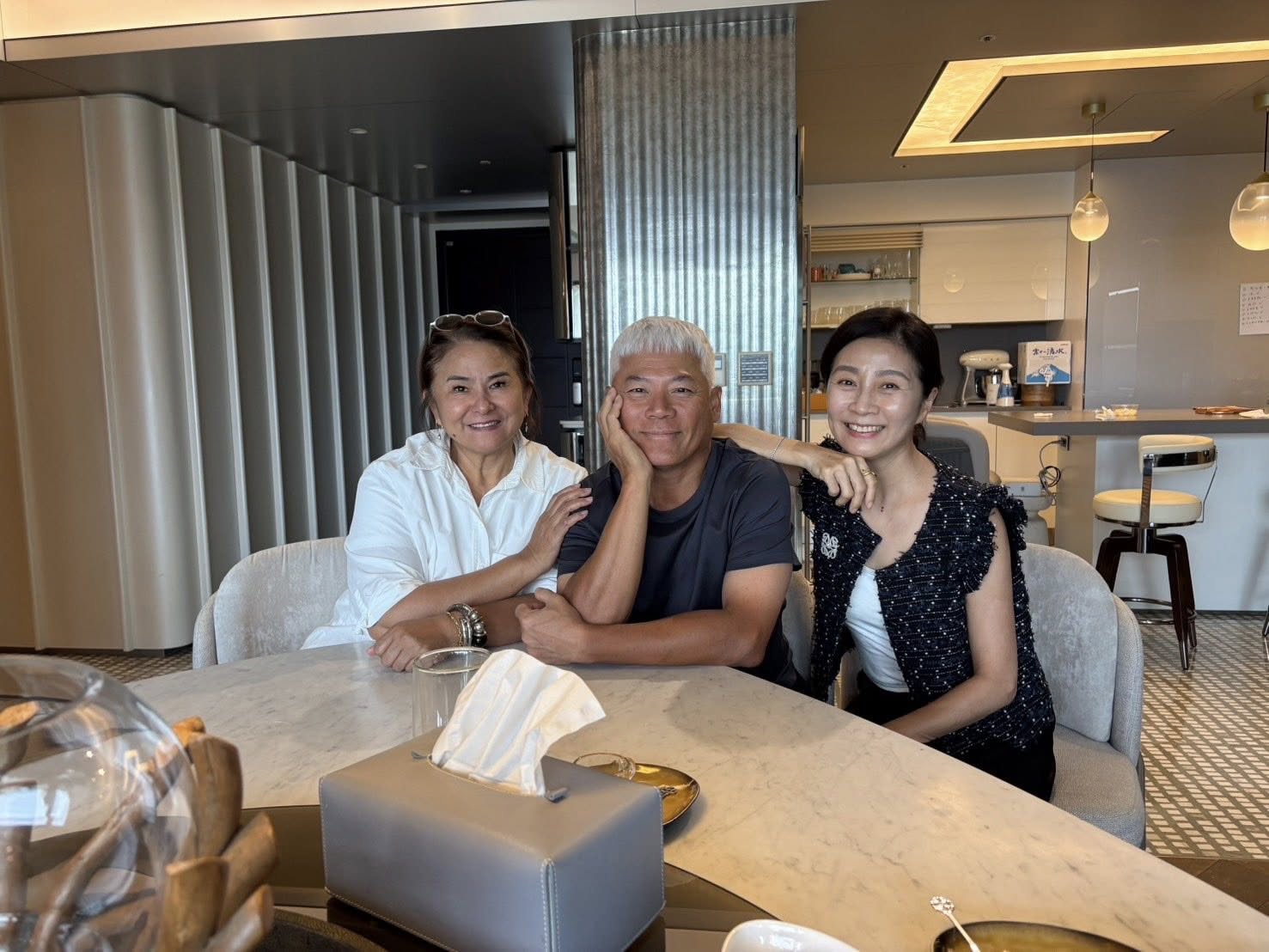 方文琳不久前才和裘海正觀賞巫啟賢的演唱會。（臉書）