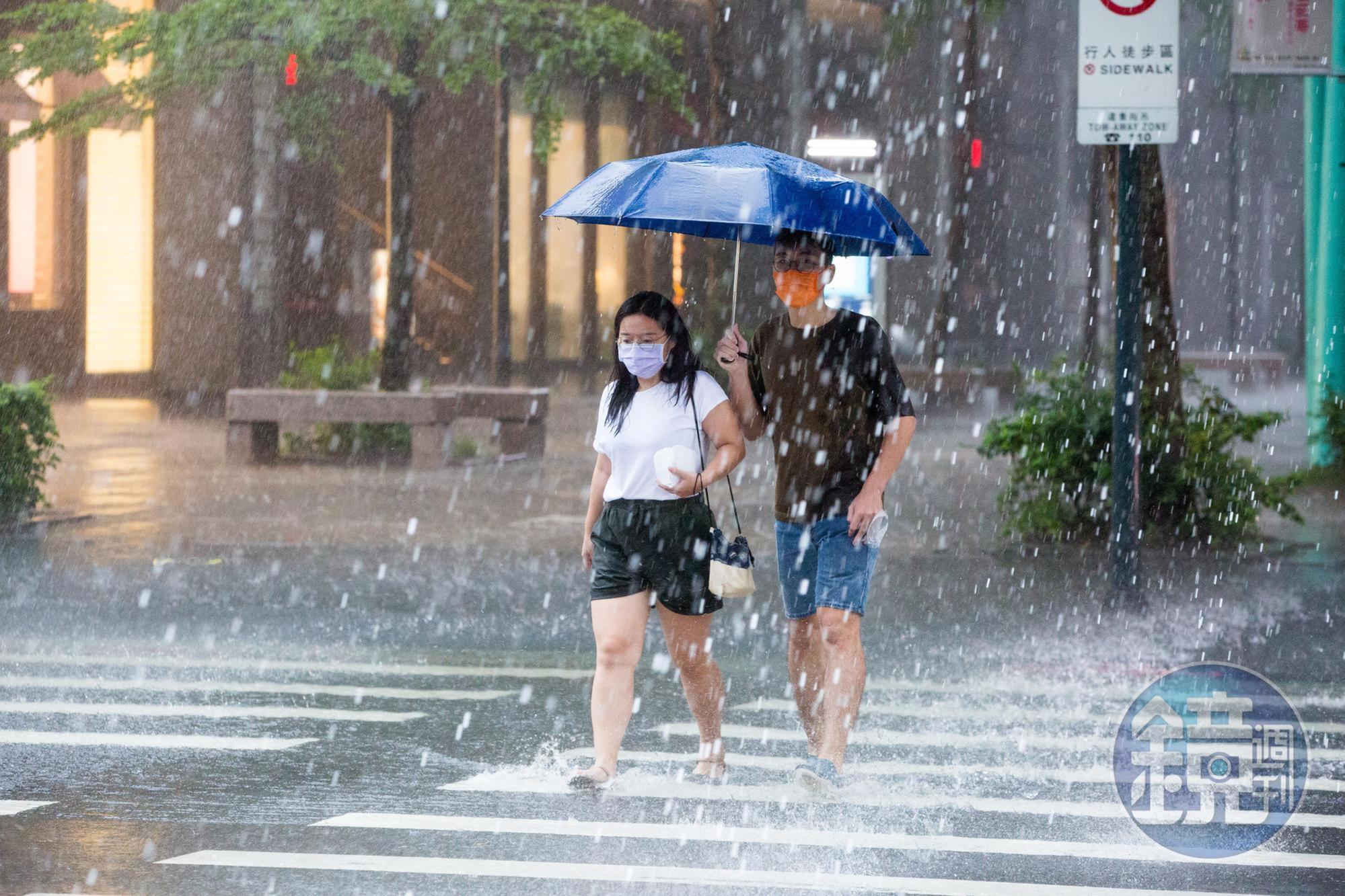 今高溫飆33度！首波梅雨季鋒面「連假後報到」。（示意圖；本刊資料照）