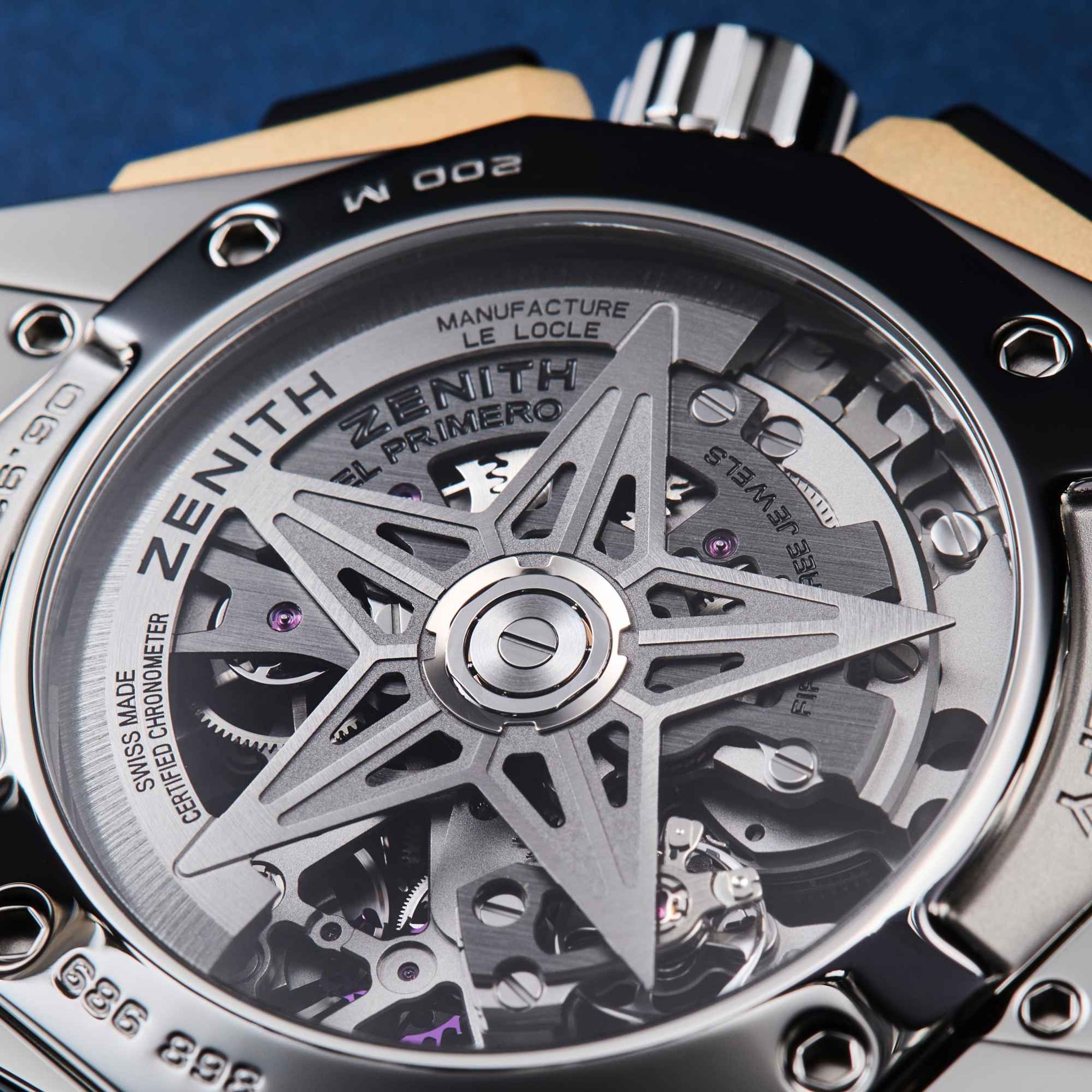 El Primero 9004 自動計時機芯,具備兩組擒縱系統,走時部分為 5 赫茲振頻,而計時部分則突破至 50 赫茲振頻。