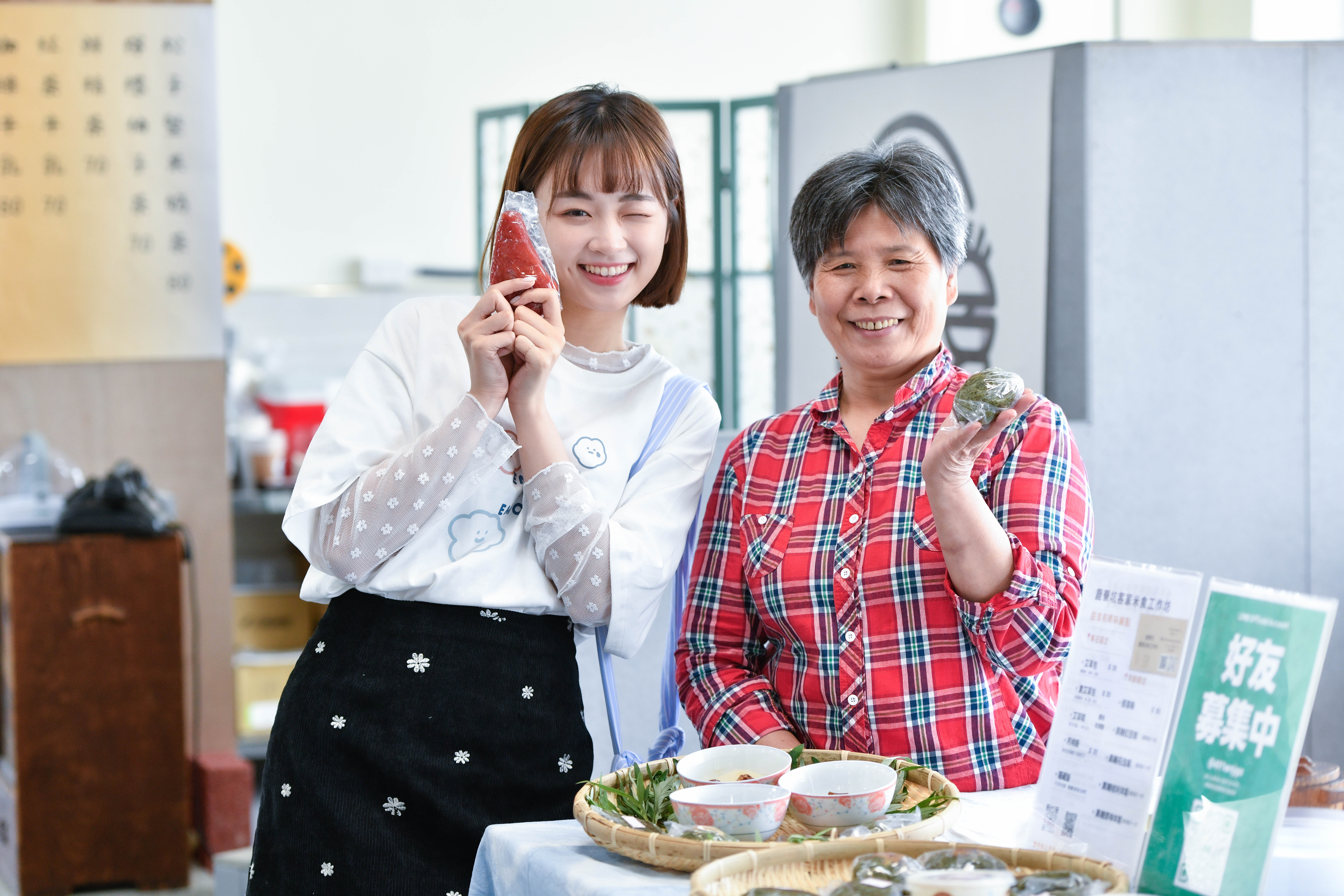 在芎林公有零售市場,可品嘗到傳統客家甜點和創意料理。