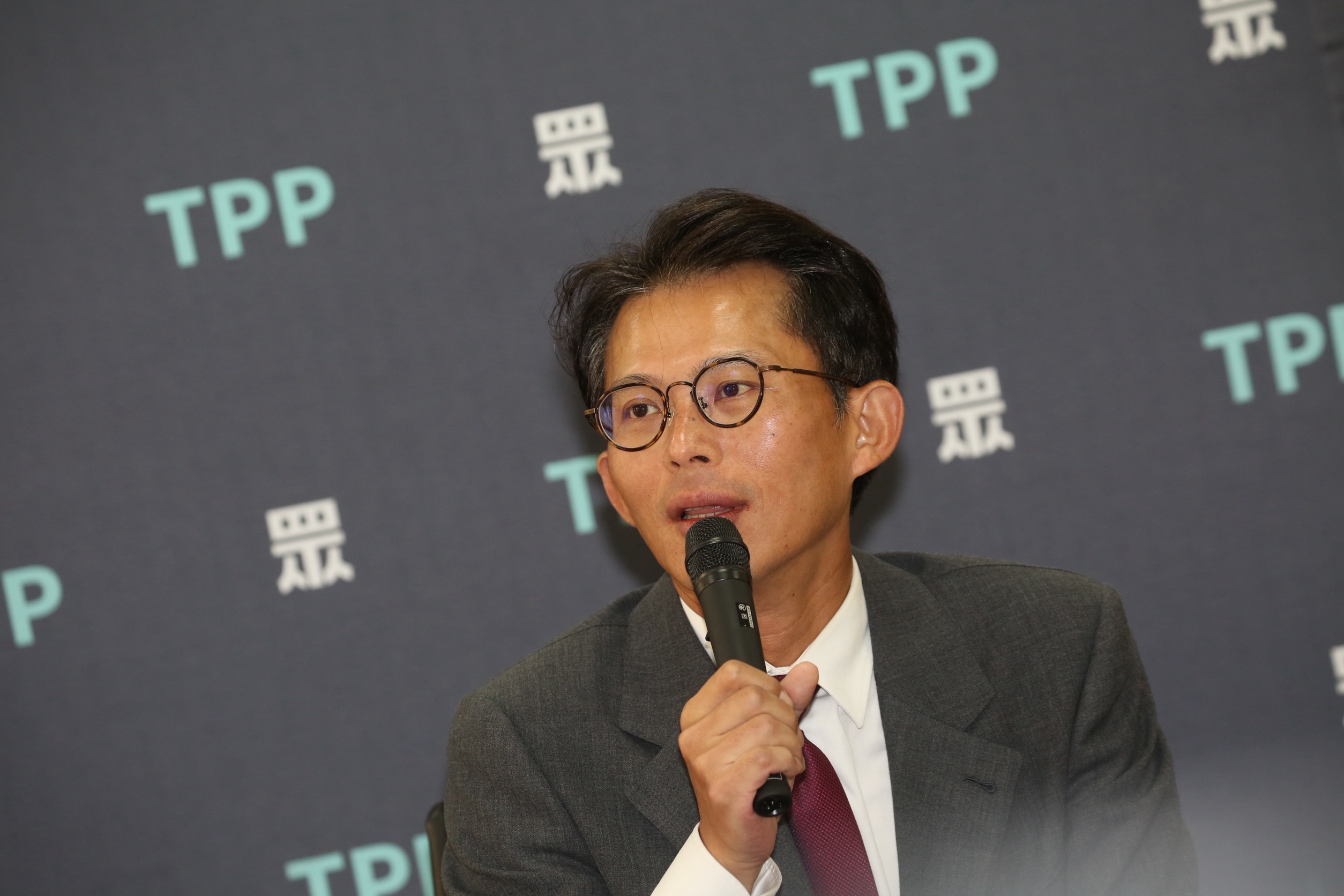 黃國昌爭議事件持續延燒，吳思瑤今po文，批評黃「簡直比臭不可聞更臭不可聞！」（鏡報董孟航攝）