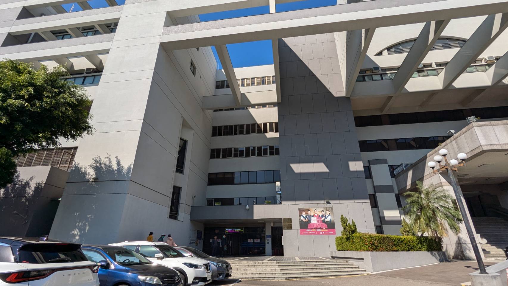 台中檢調偵辦「死亡連署」案，藍營再交保9人。