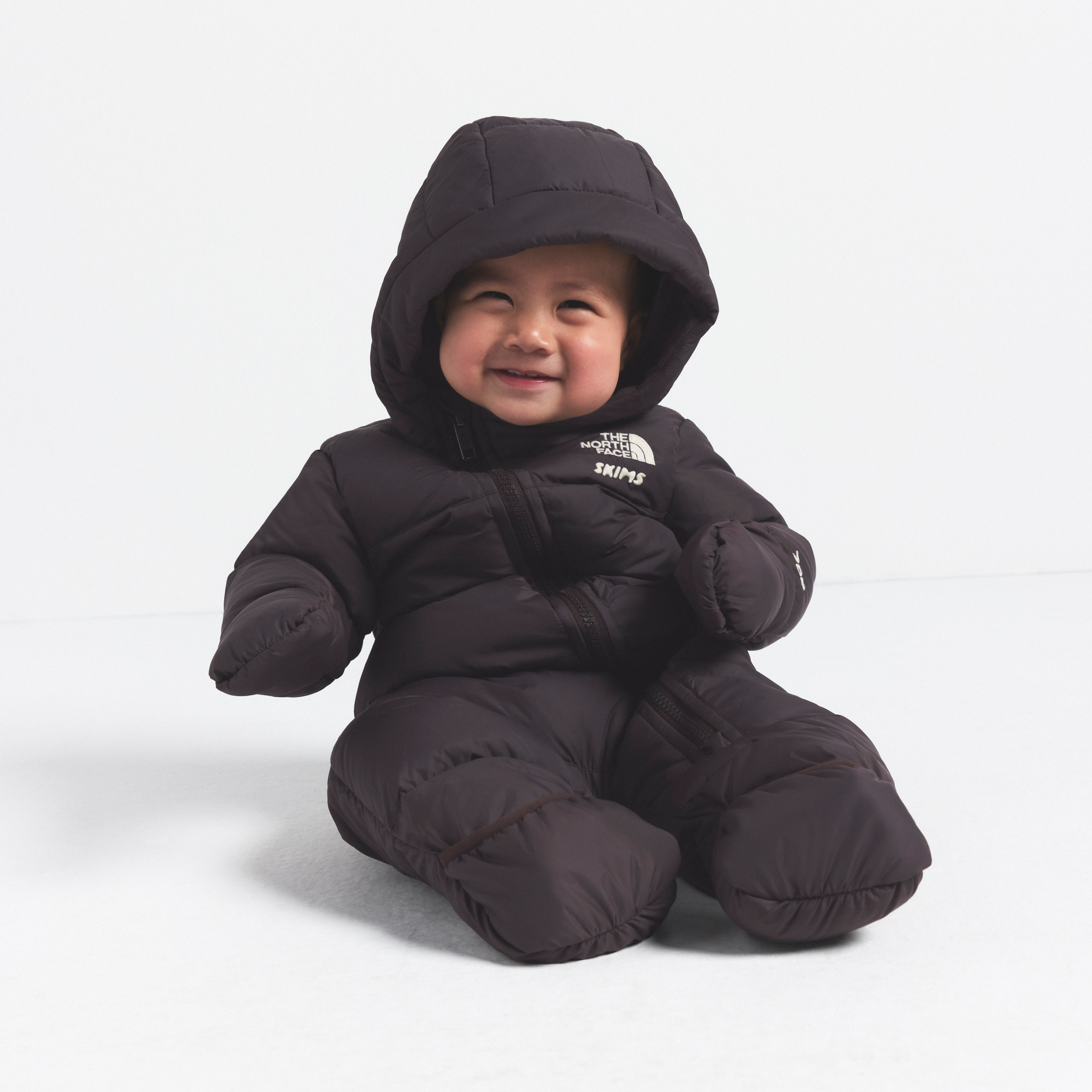 兒童款連身雪服。NT$9,380(台灣威富品牌提供)