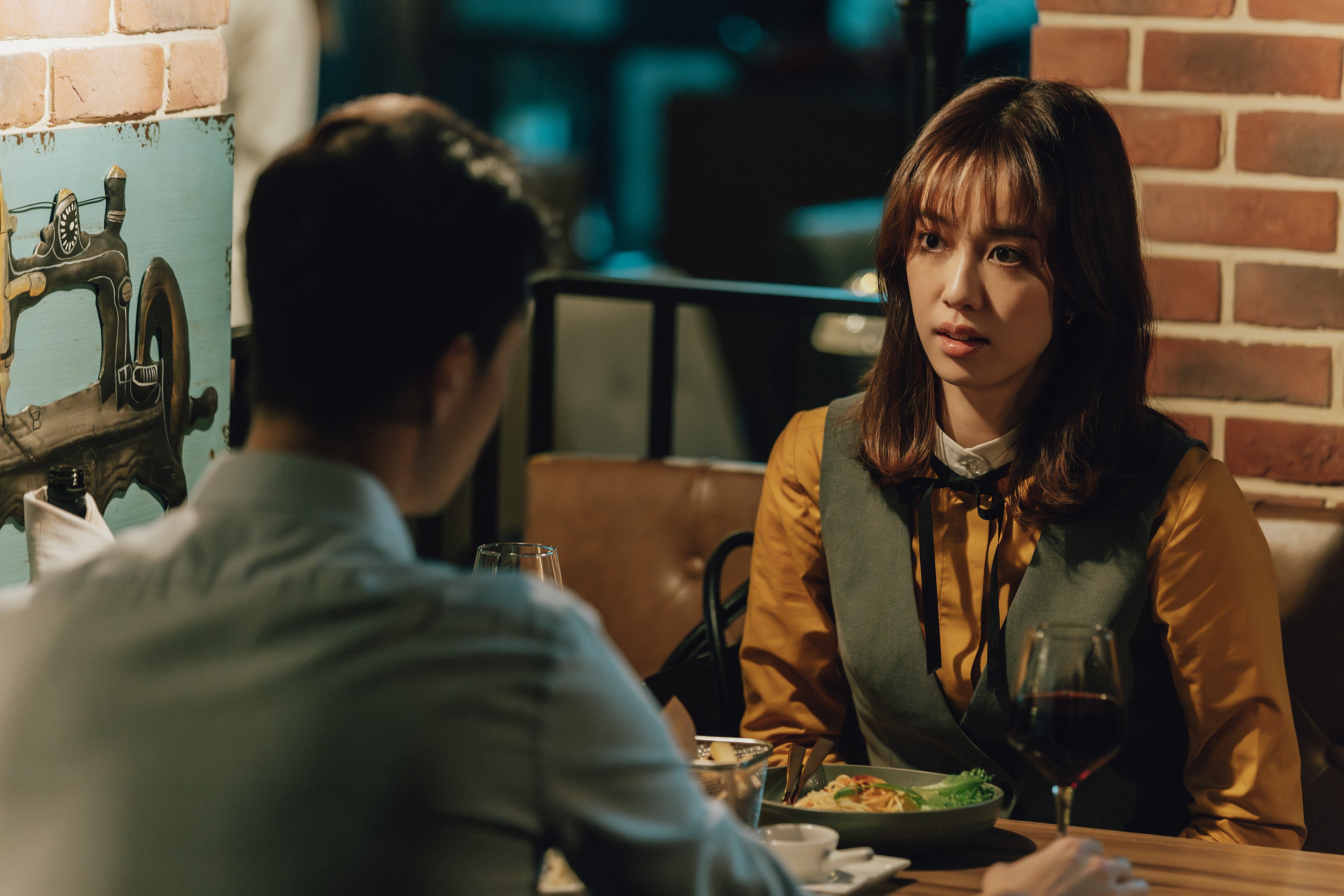 陳庭妮面對熱烈追求，卻發現對方早有對象。（逆光電影股份有限公司提供）