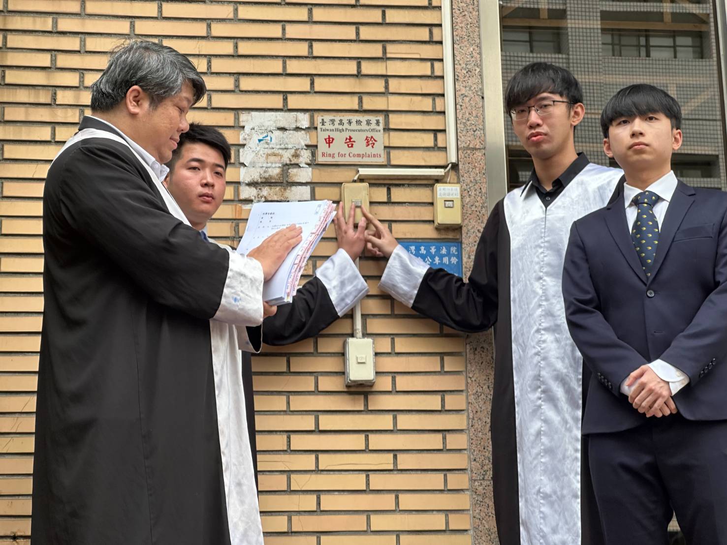經濟民主連合（經民連）今（3）日赴高檢署告發傅崐萁涉違反外患罪及反滲透法等罪。