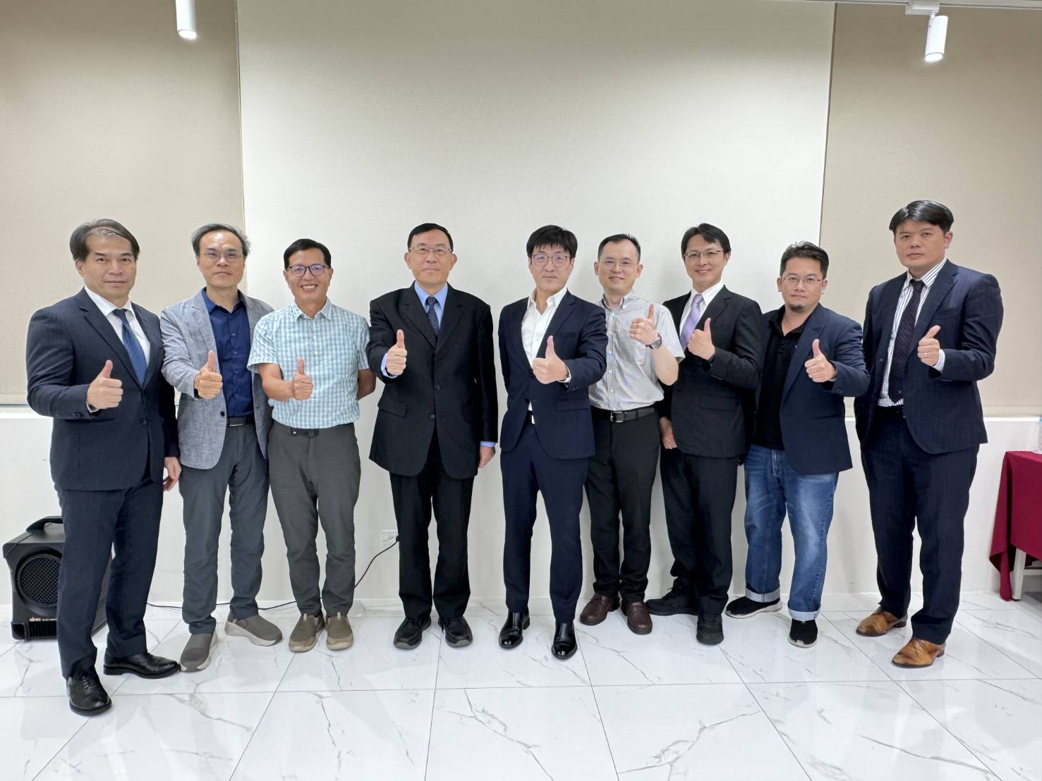 經濟刑法學會與最高檢察署於昨舉辦「科技偵查處分救濟權」研討會,集合學術界及審檢辯三方,針對立法院今年7月新增訂刑事訴訟法「特殊強制處分」關於科技偵查的修法,竟然發生重大錯誤,提出檢討並呼籲修法。(讀者提供)